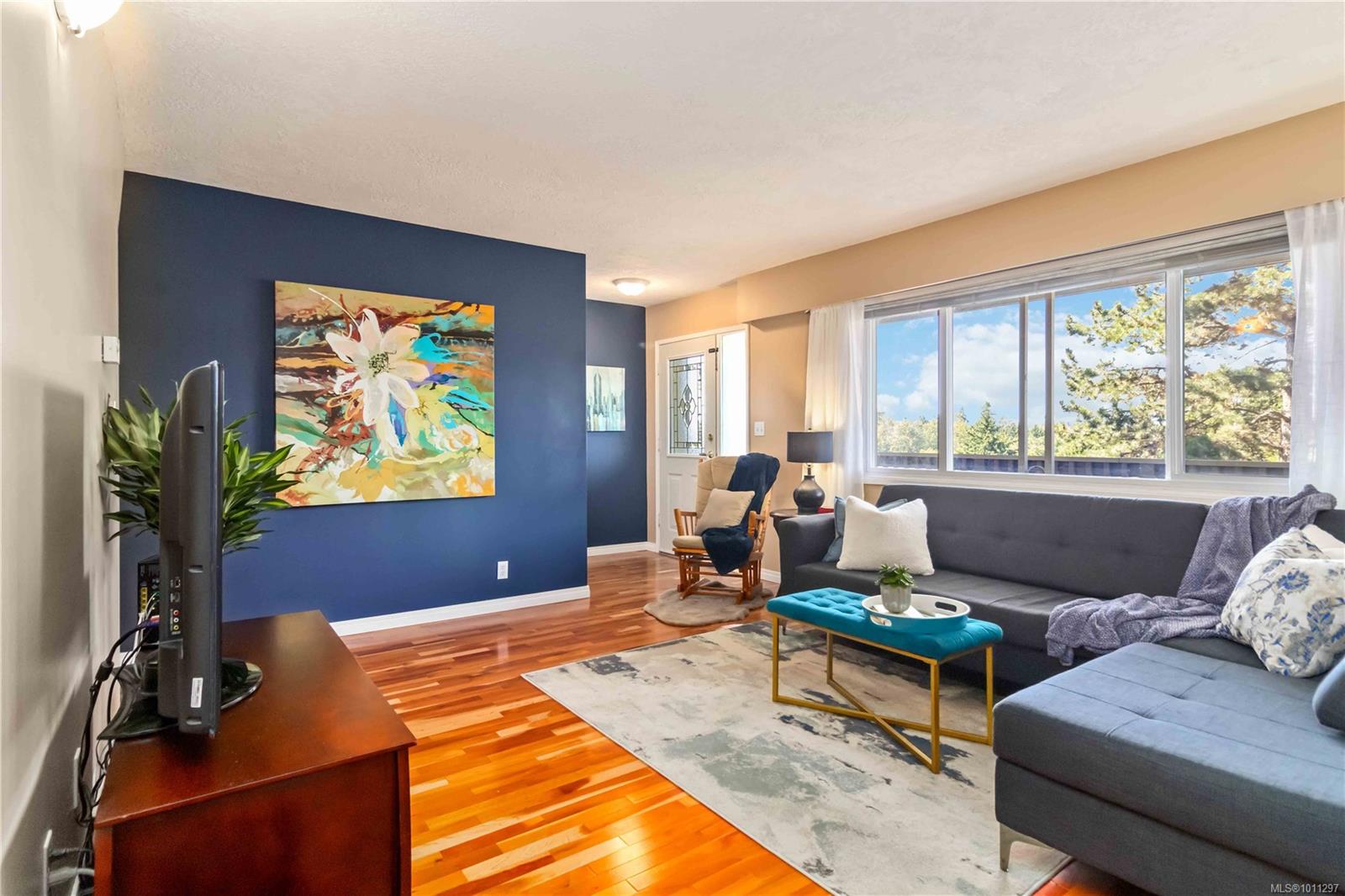 3981 Nelthorpe St Apt 24, Saanich, BC V8X 3Z2