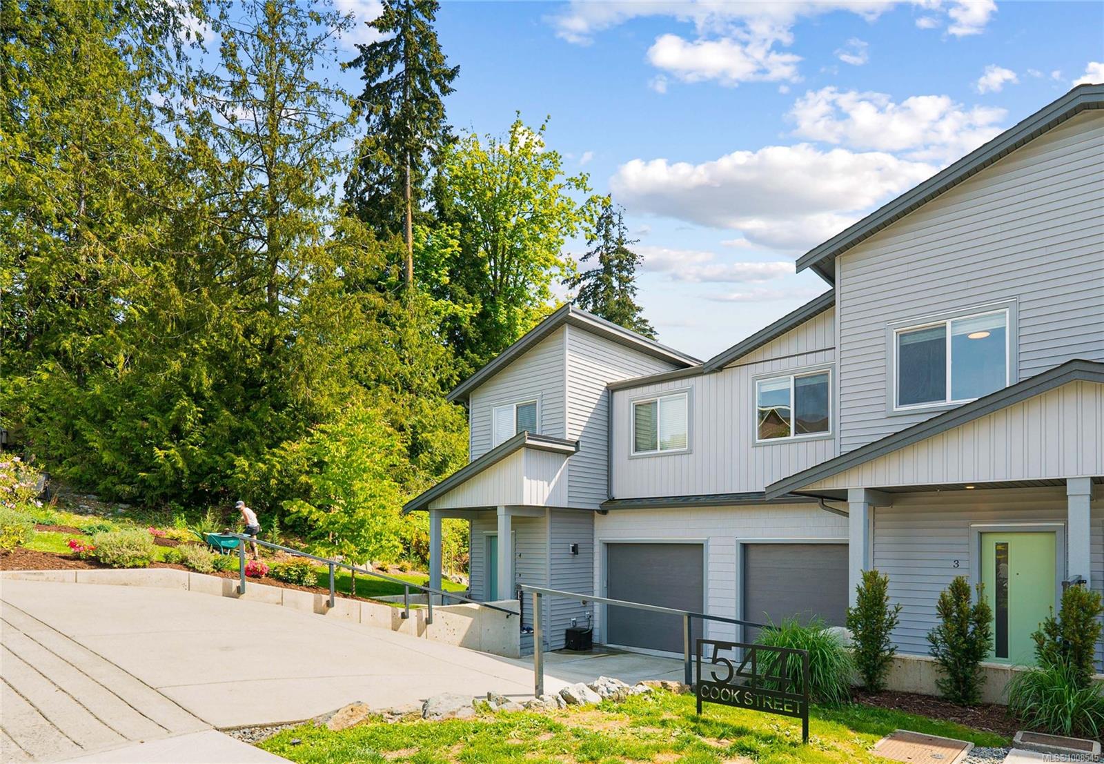 544 Cook St Apt 3, Ladysmith, BC V9G 1P8