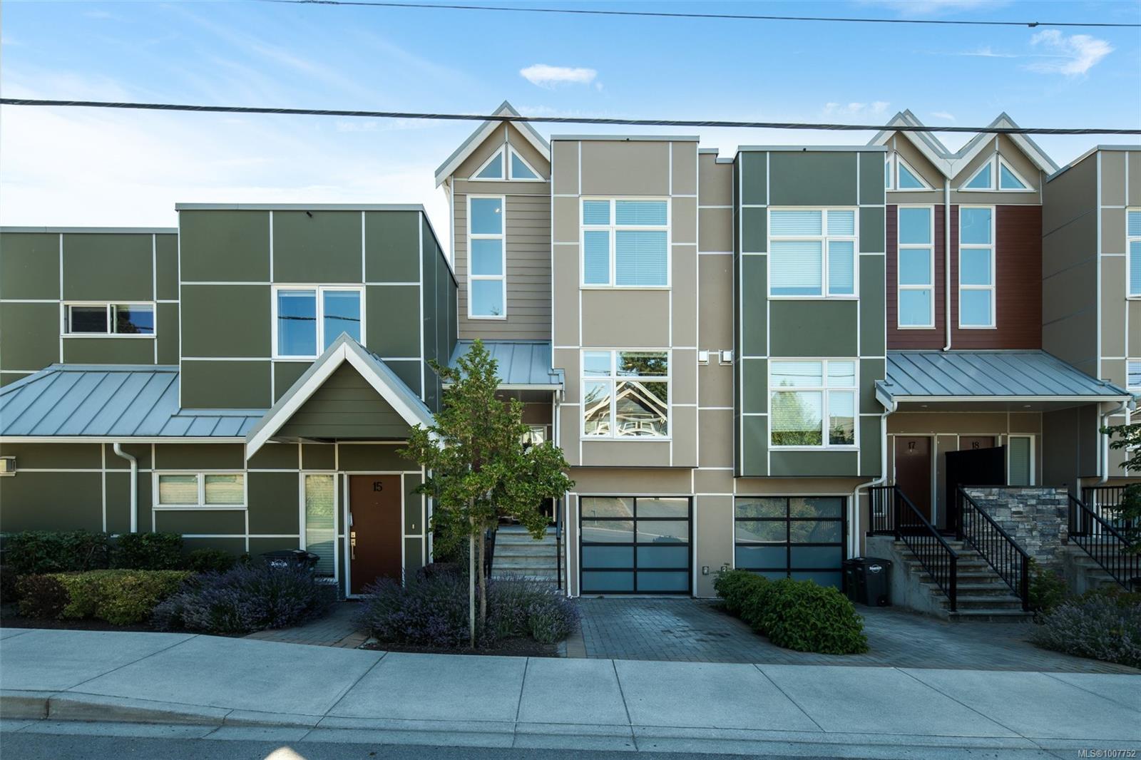 4355 Viewmont Ave Apt 16, Saanich, BC V8Z 5K8