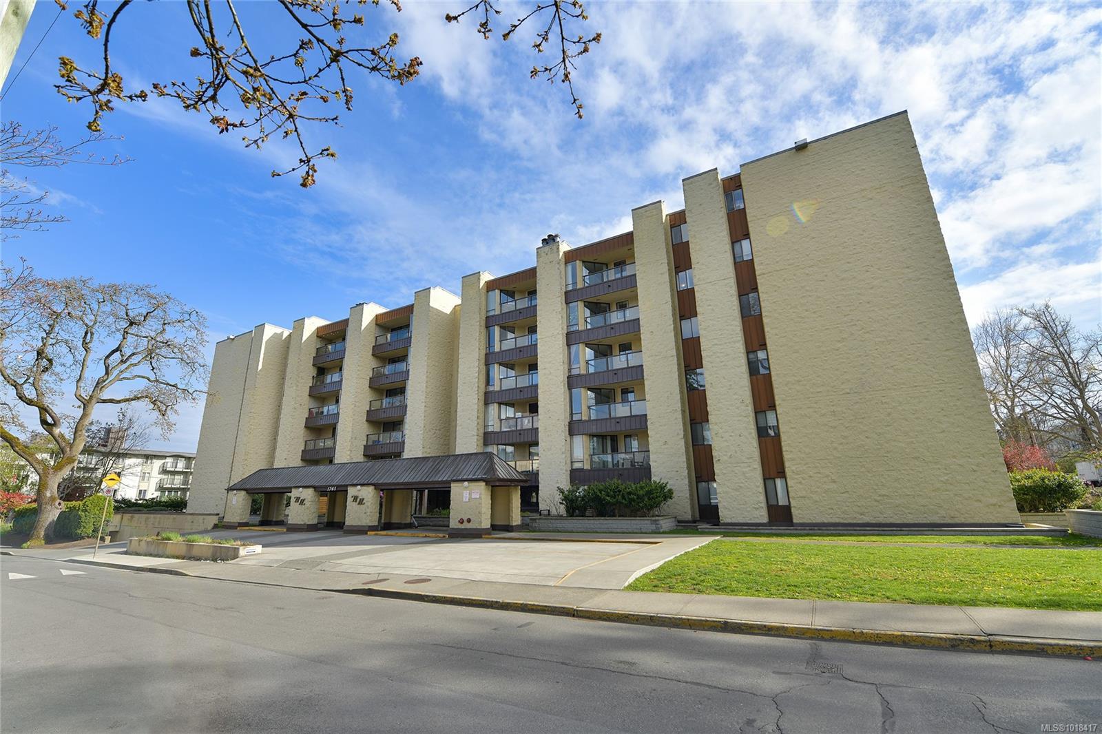 1745 Leighton Rd Apt 611, Victoria, BC V8R 6R6