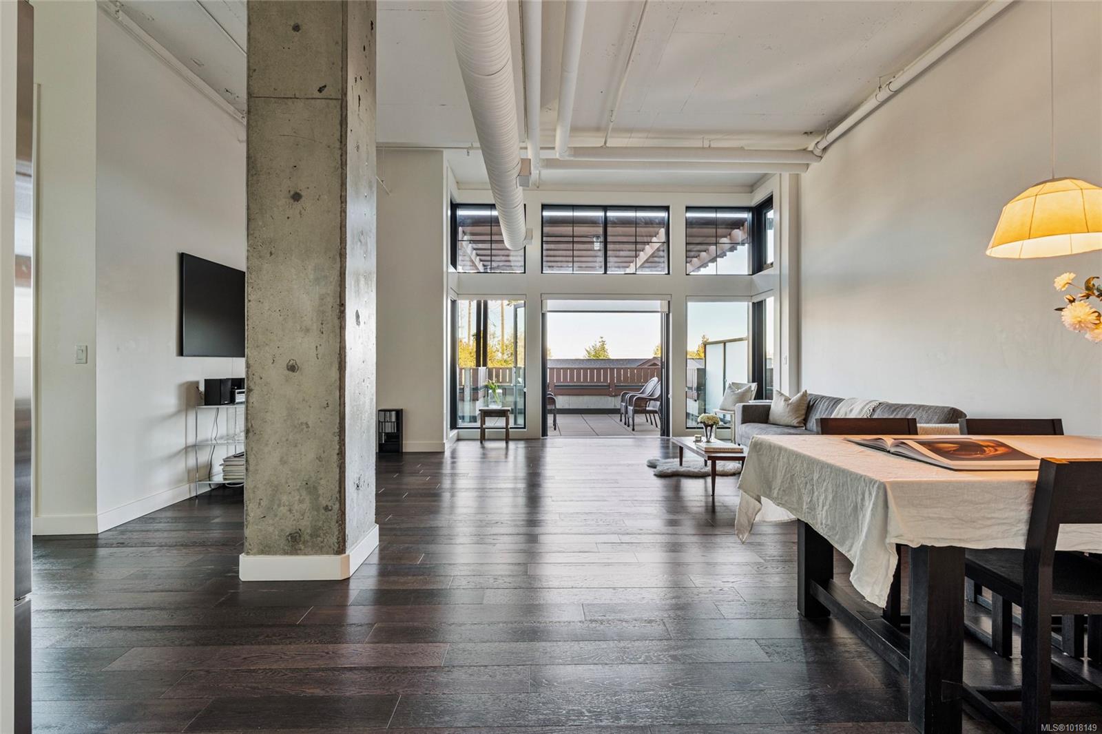 2049 Country Club Way Apt 205, Langford, BC V9B 6R3