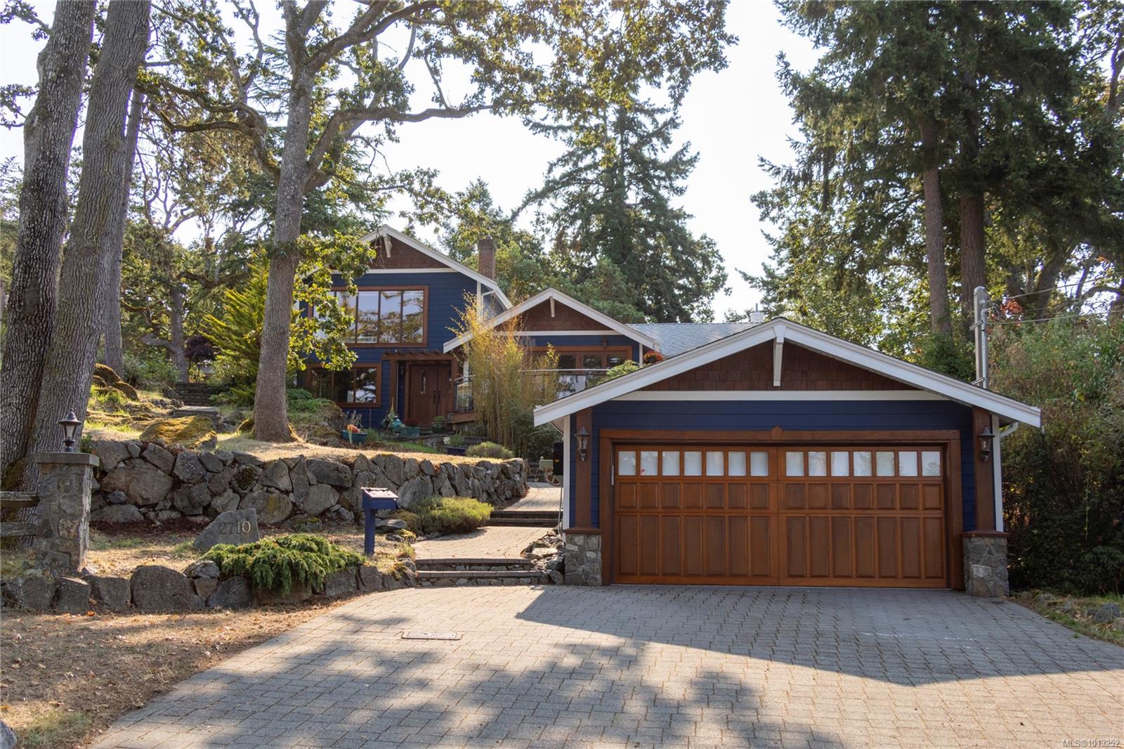 2710 Sea View Rd, Saanich, BC V8N 1K8
