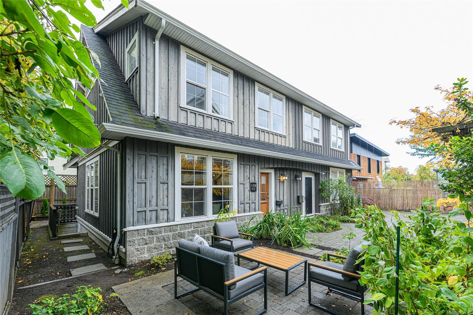 2738 Fifth St Apt 1, Victoria, BC V8T 4B2
