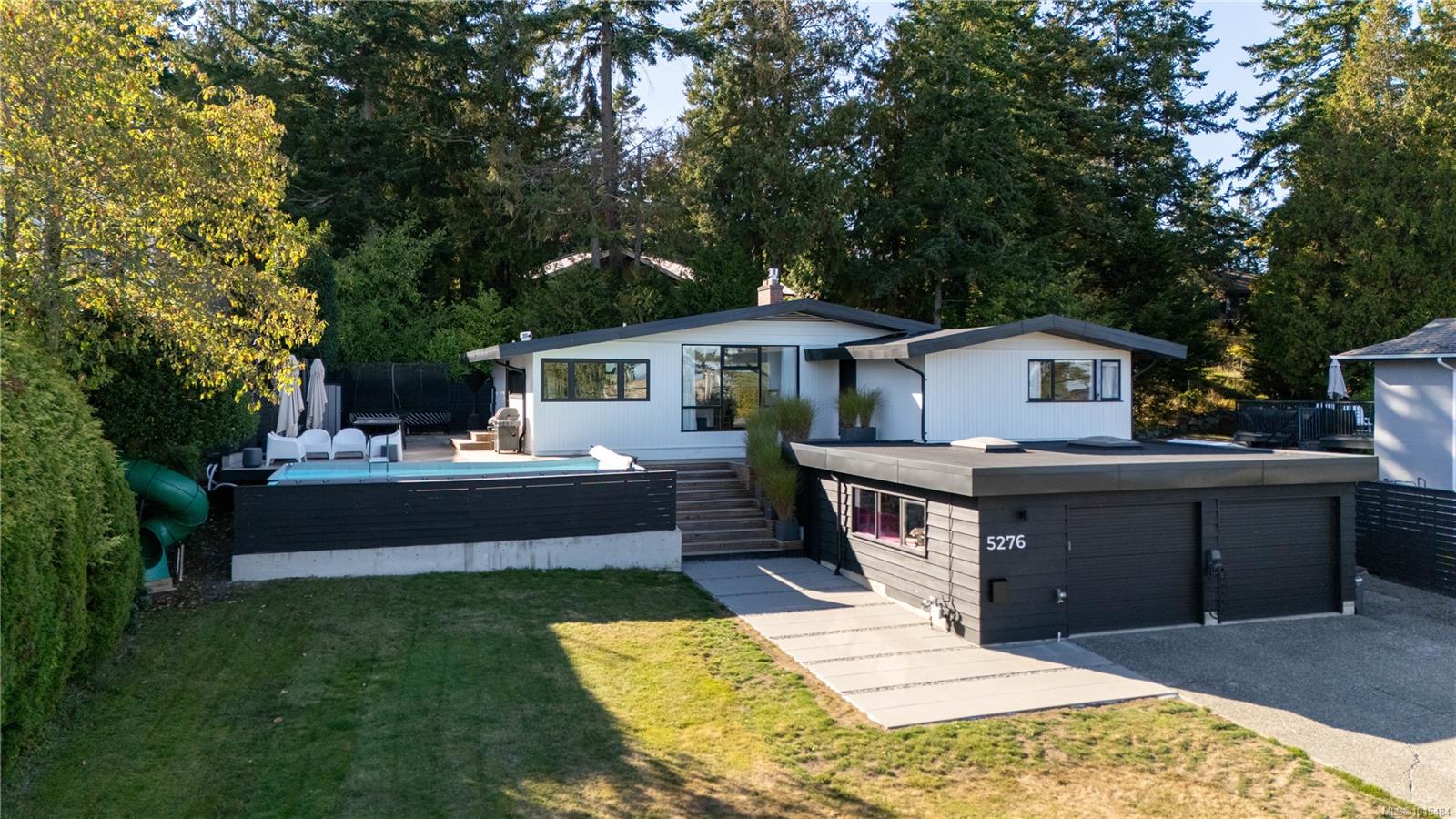 5276 Parker Ave, Saanich, BC V8Y 2M9
