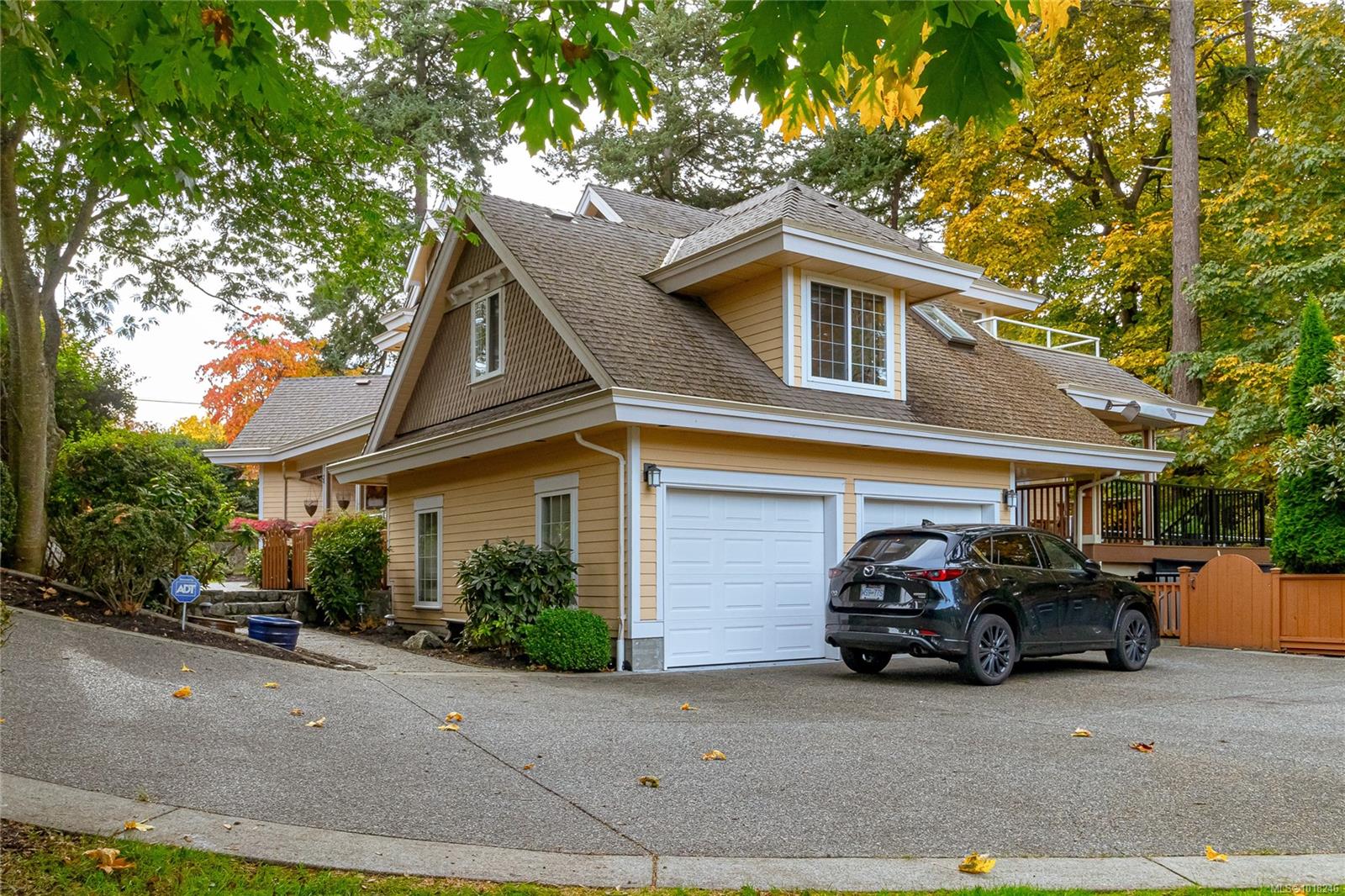 4512 Gordon Point Dr, Saanich, BC V8N 6L2
