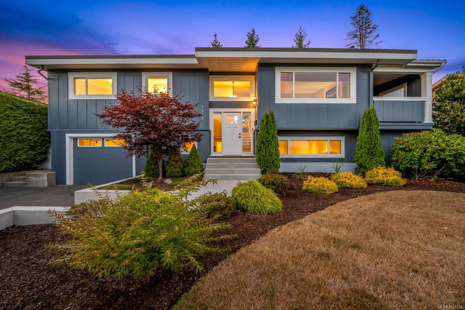 2076 Beaufort Ave, Comox, BC V9M 1V9