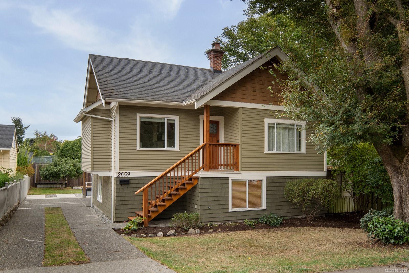 2659 Victor St, Victoria, BC V8R 4E3
