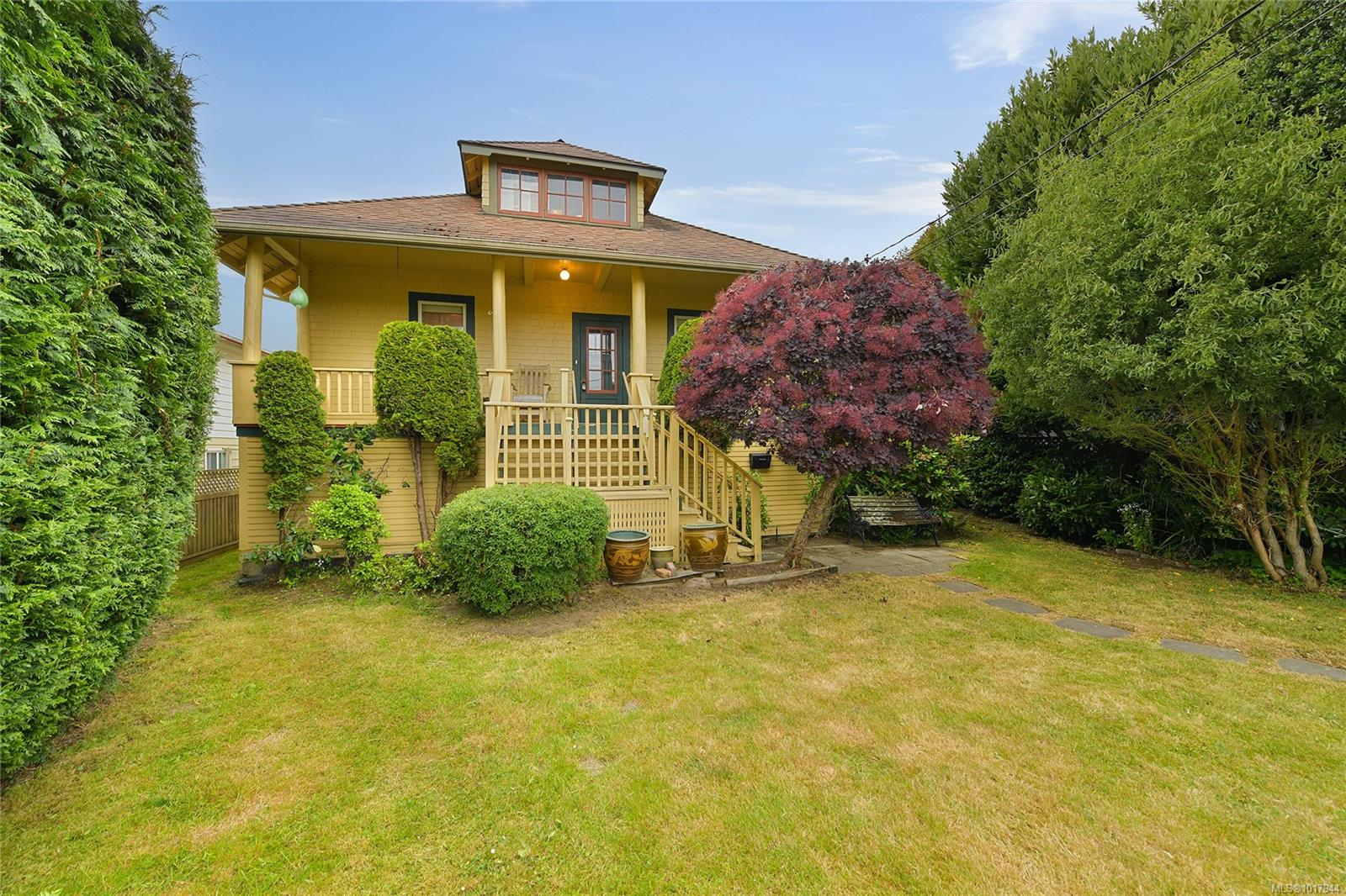 9632 Seventh St, Sidney, BC V8L 2V3