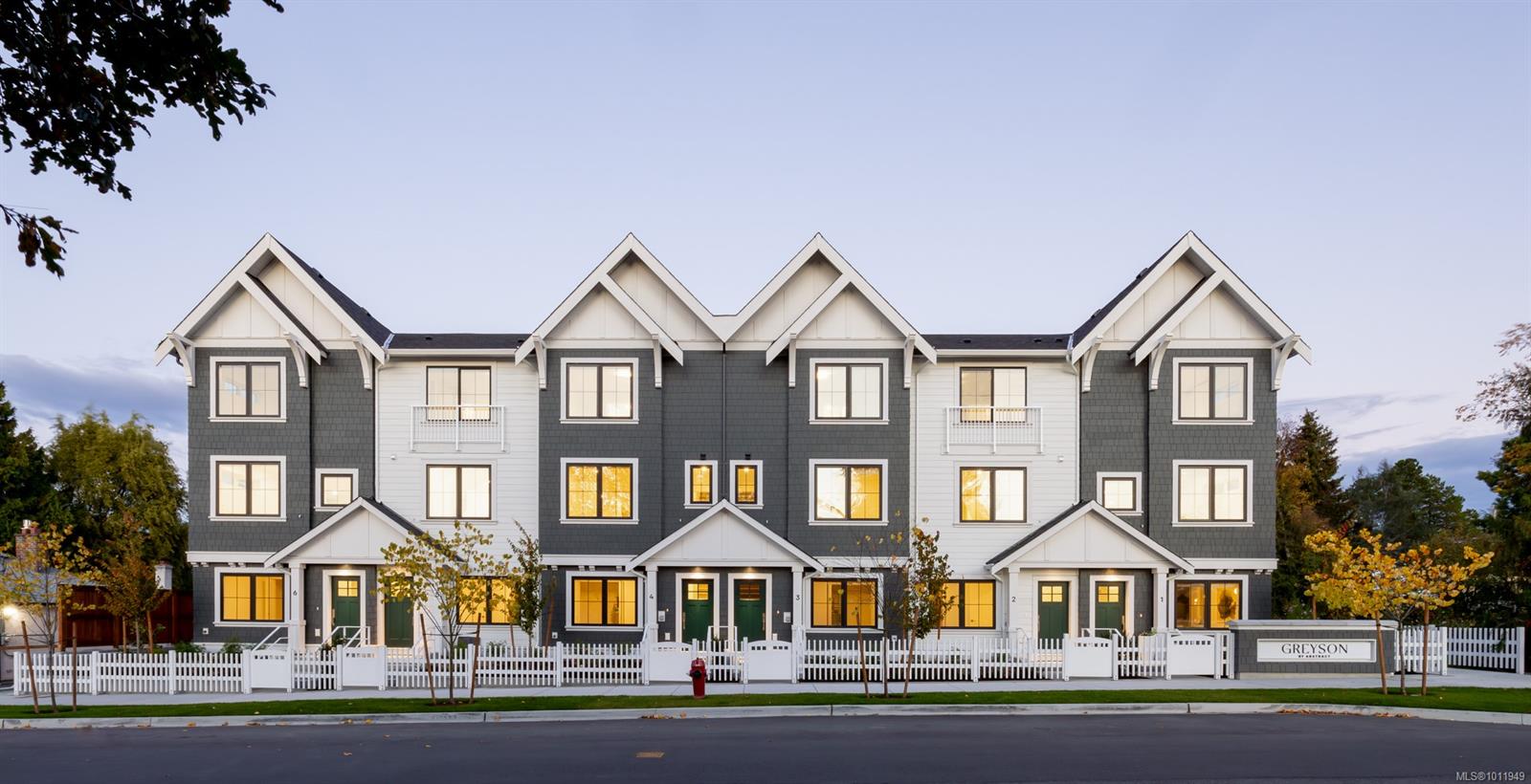 3450 Whittier Ave, Saanich, BC V8Z 3R2
