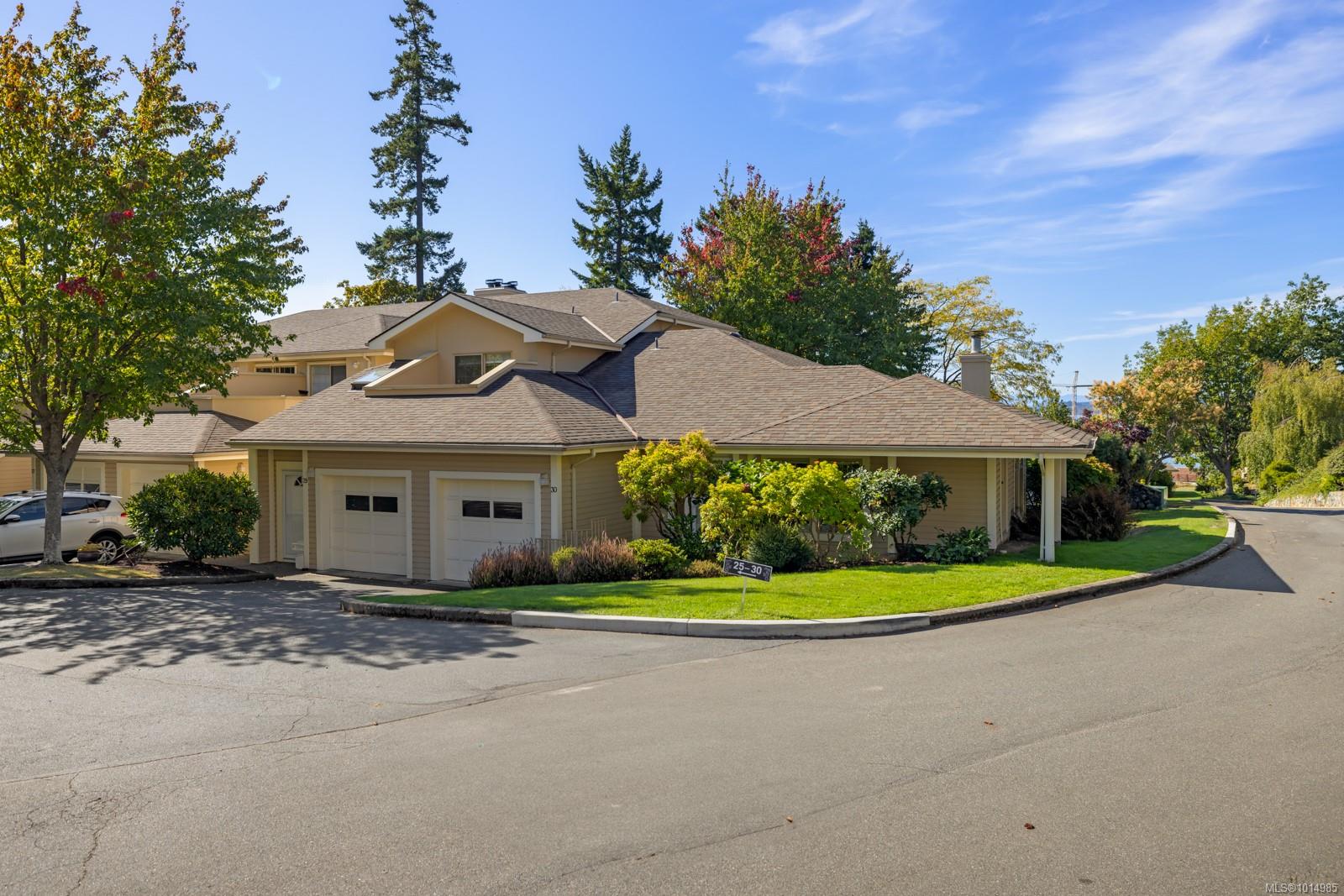 909 Admirals Rd Apt 30, Esquimalt, BC V9A 2P1
