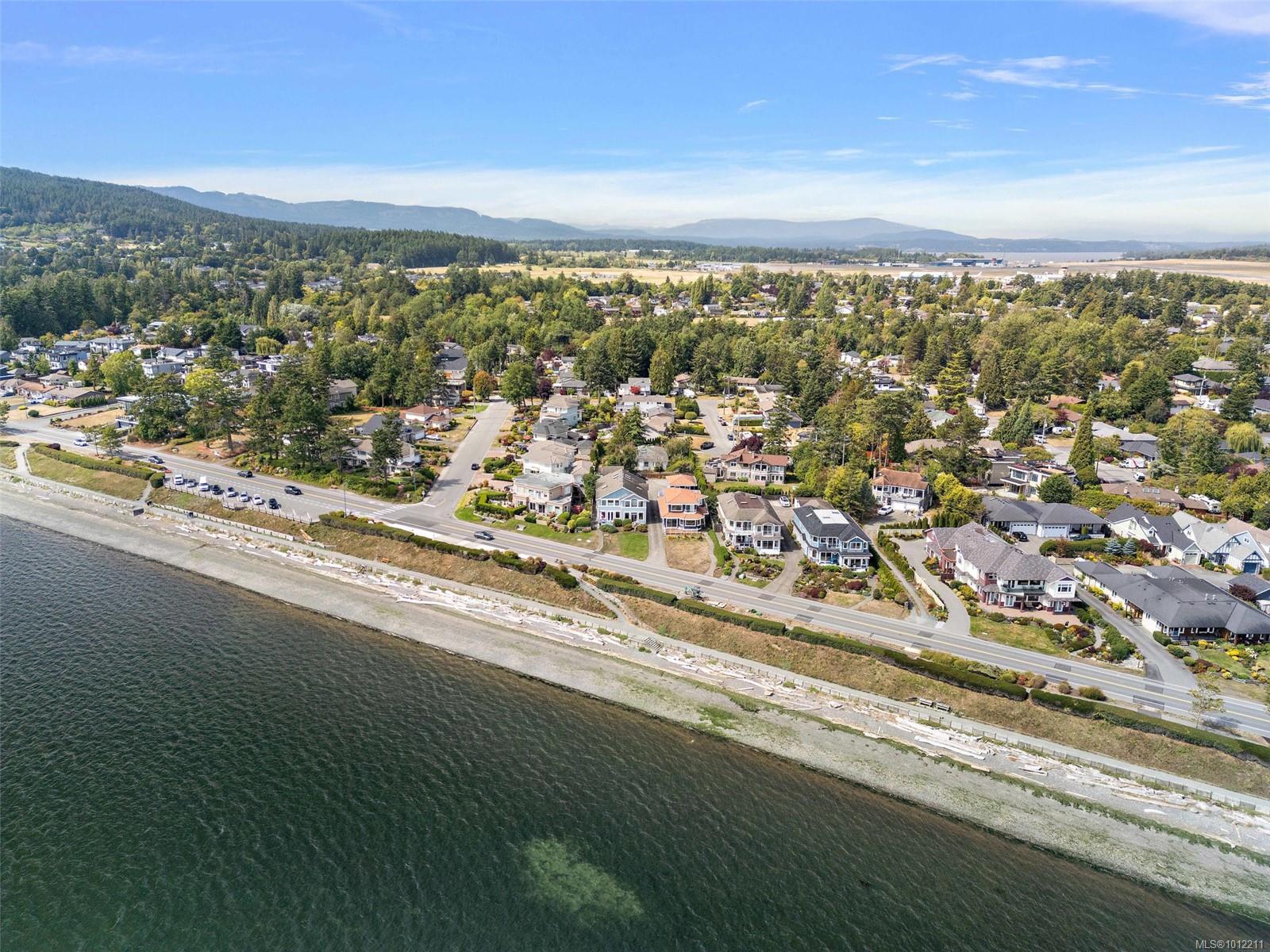 9452 Lochside Dr, Sidney, BC V8L 1N8