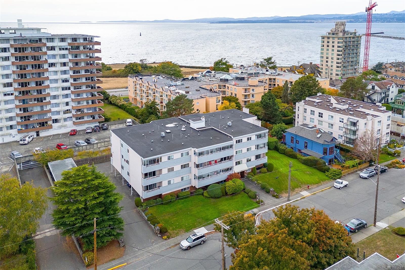 545 Rithet St Apt 403, Victoria, BC V8V 1E4