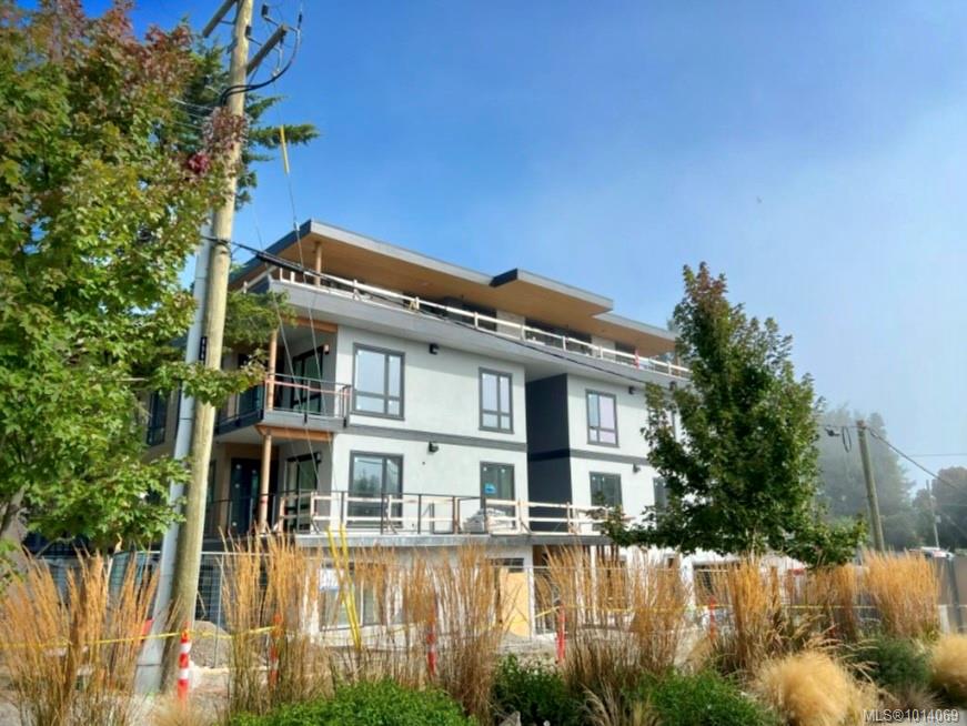 986 Doumac Ave Apt 103, Saanich, BC V8Y 1M4