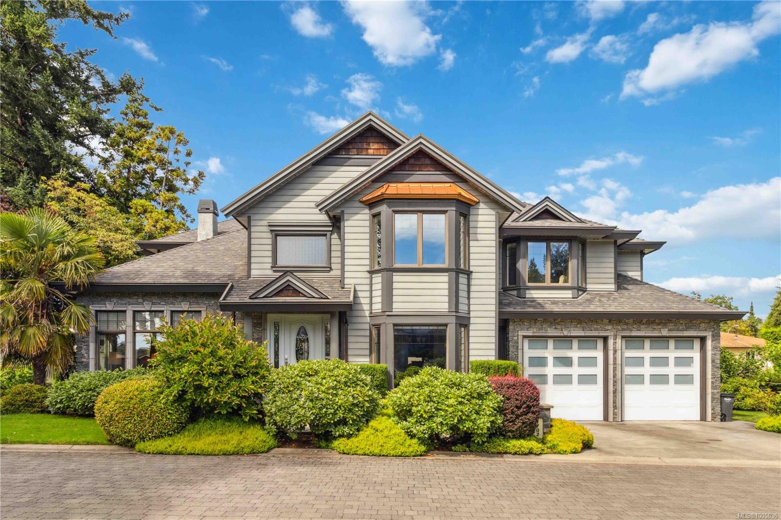 1702 De Sousa Pl, Saanich, BC V8N 3L2