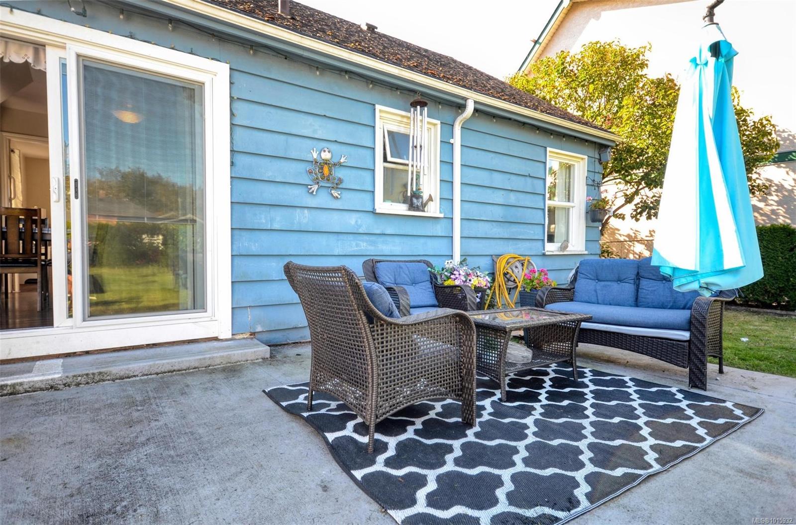 1006 Lyall St, Esquimalt, BC V9A 5E9