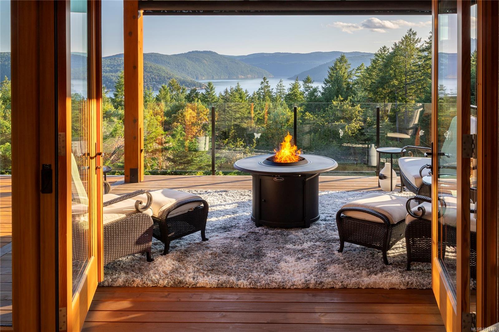 8100 Woodwyn Ter, Central Saanich, BC V8M 1S2