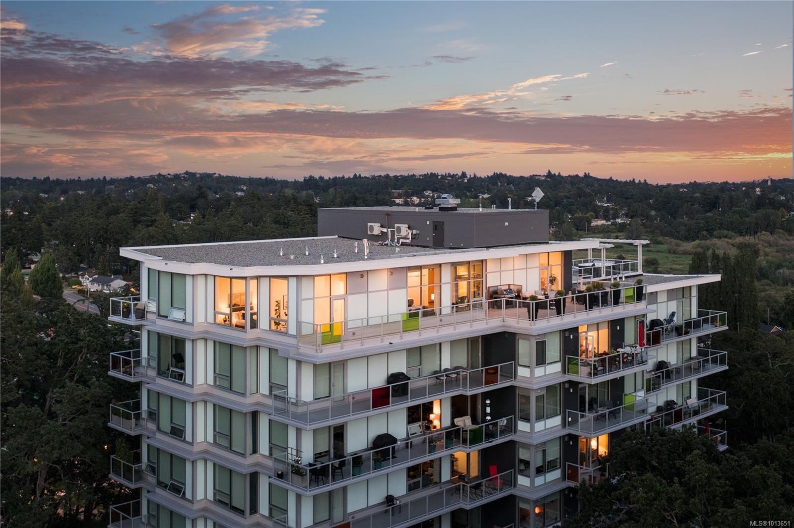 4009 Rainbow Hill Ln, Saanich, BC V8X 0B3