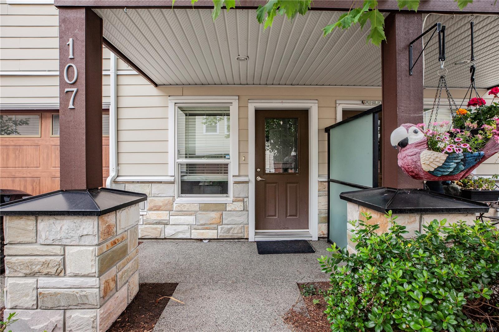 2889 Carlow Rd Apt 107, Langford, BC V9B 2S3