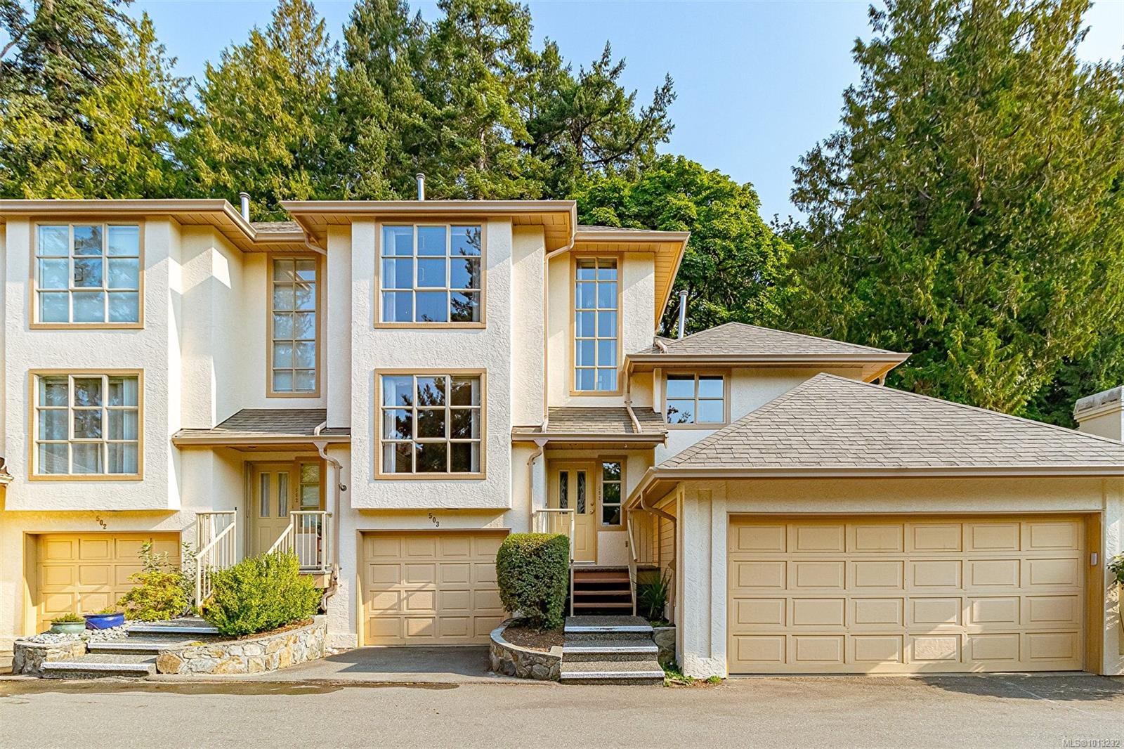 510 Marsett Pl Apt 503, Saanich, BC V8Z 6S4