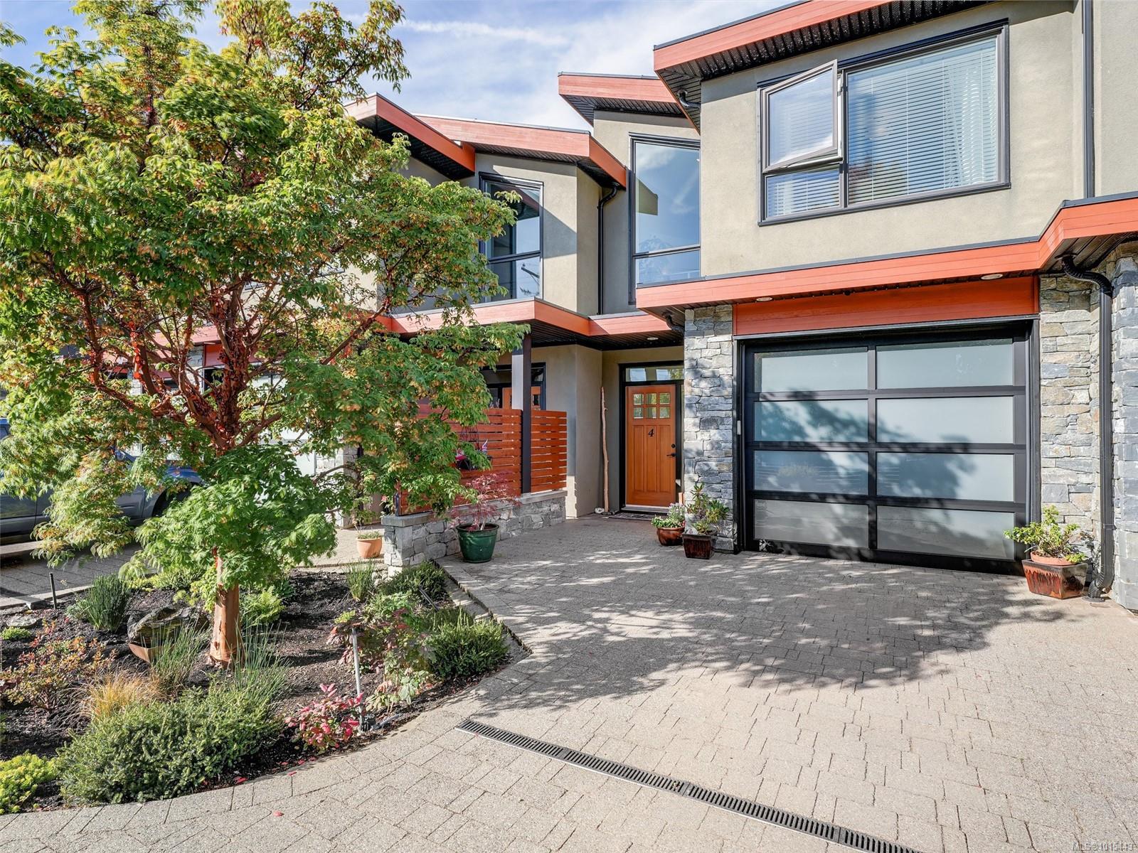 2350 Henry Ave Apt 4, Sidney, BC V8L 2B5