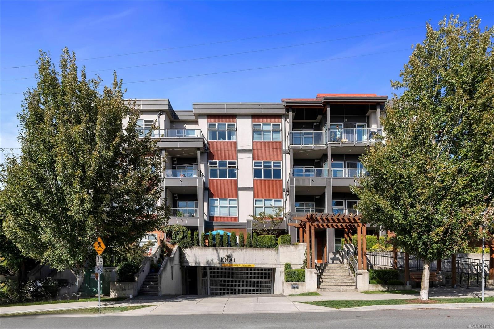 1000 Inverness Rd Apt 310, Saanich, BC V8X 2S1