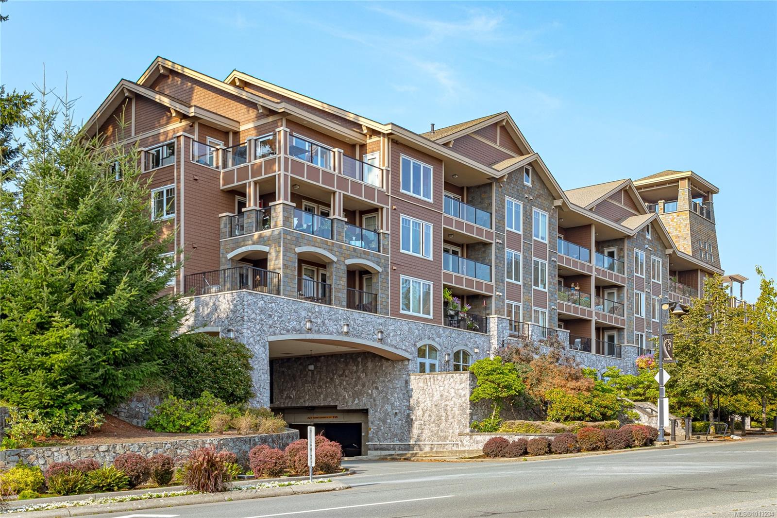 1325 Bear Mountain Pkwy Apt 303, Langford, BC V9B 6T8