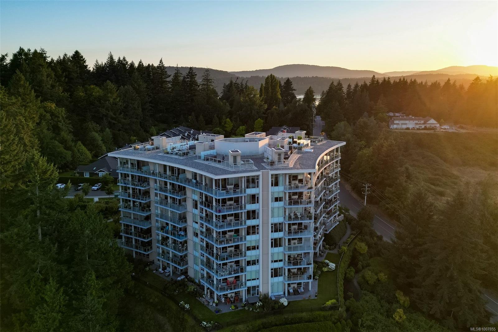 5388 Hill Rise Terr Apt 202, Saanich, BC V8Y 3K2