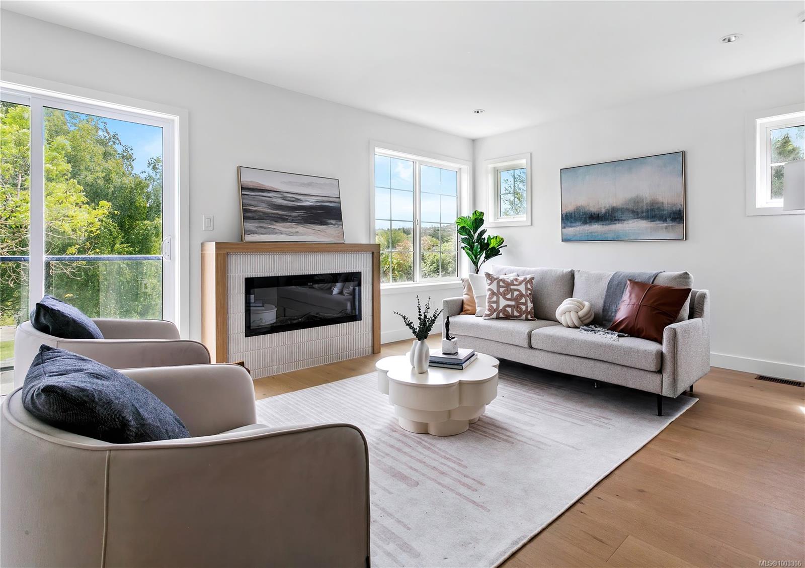 3907 Cedar Hill Rd Unit 5, Saanich, BC V8P 3Z8