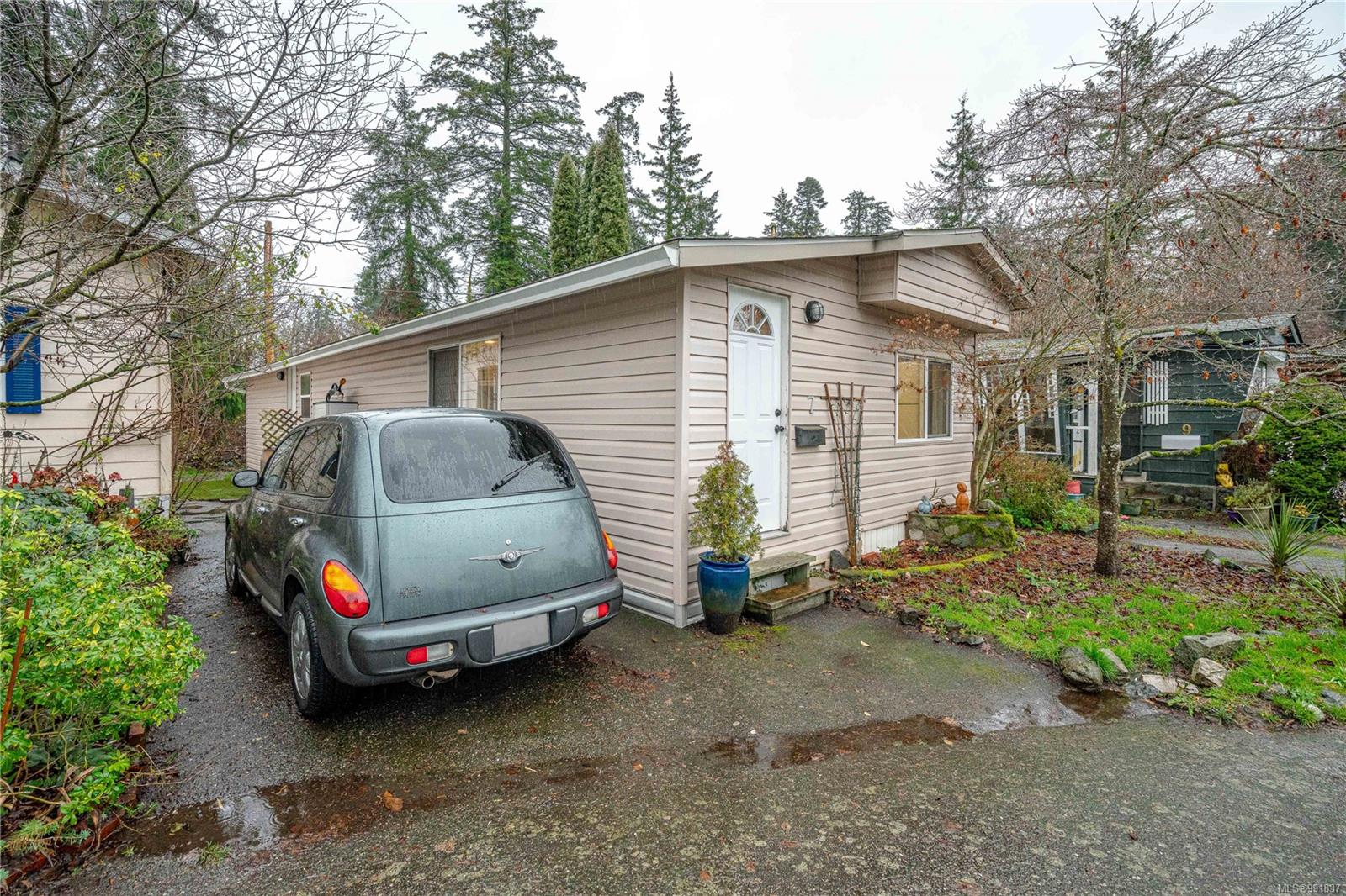 1201 Craigflower Rd Apt 7, View Royal, BC V9A 2X9