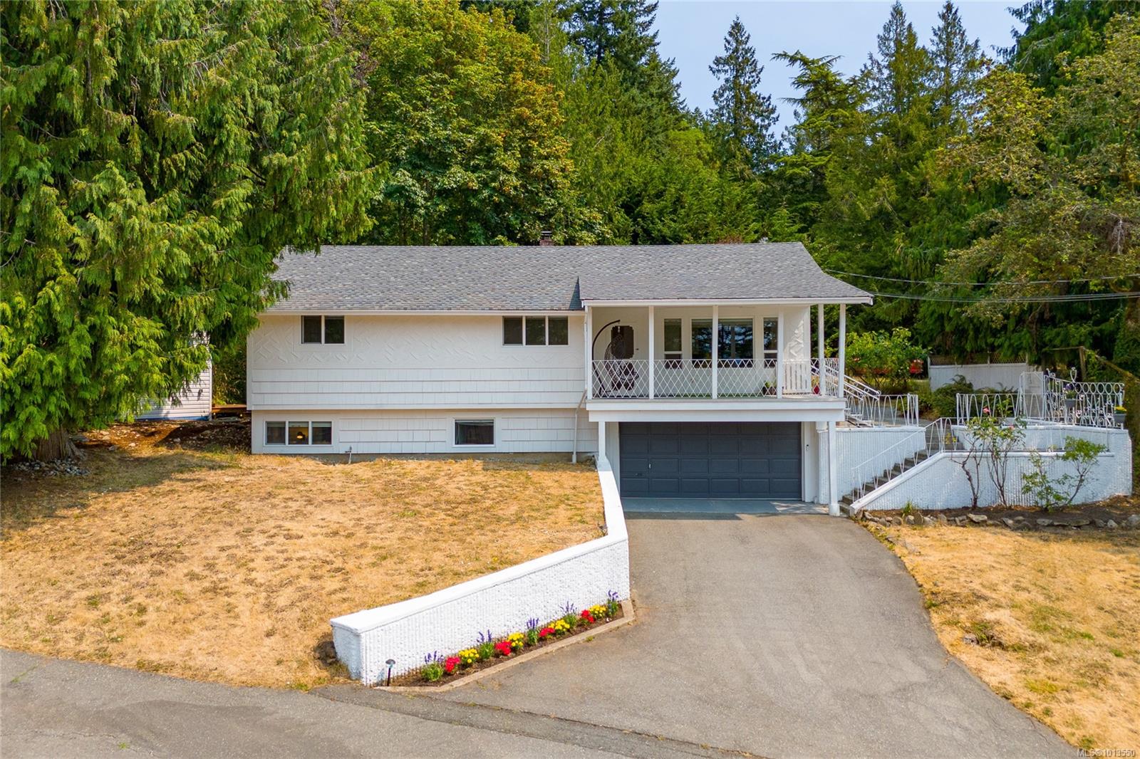 11255 Nitinat Rd, North Saanich, BC V8L 5R8