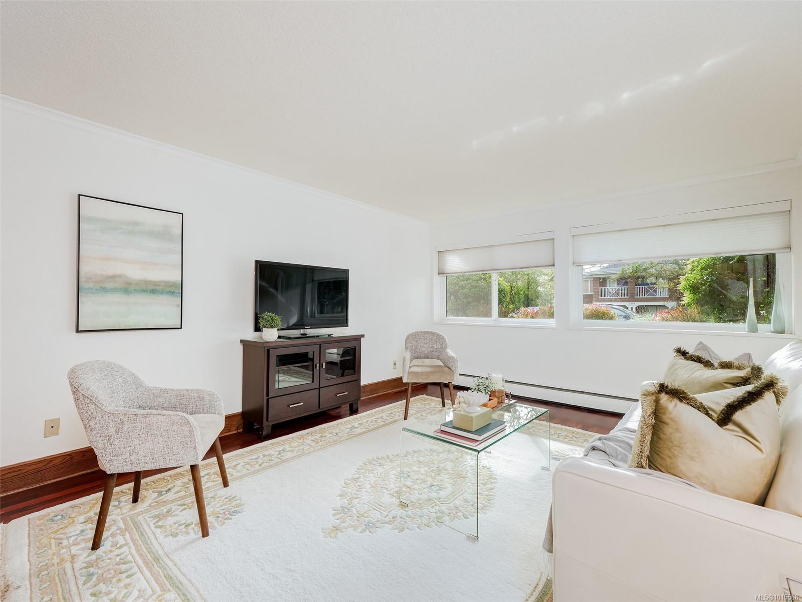 2100 Granite St Apt 105, Oak Bay, BC V8S 3G7
