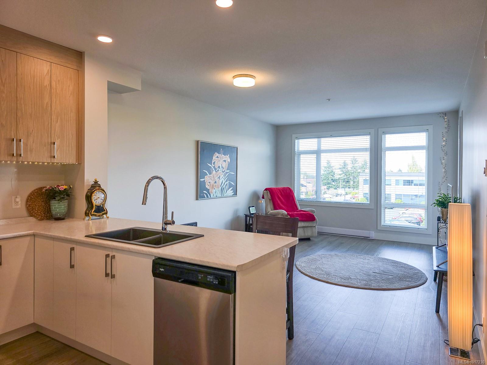 6544 Metral Dr Apt 204, Nanaimo, BC V9T 2L8