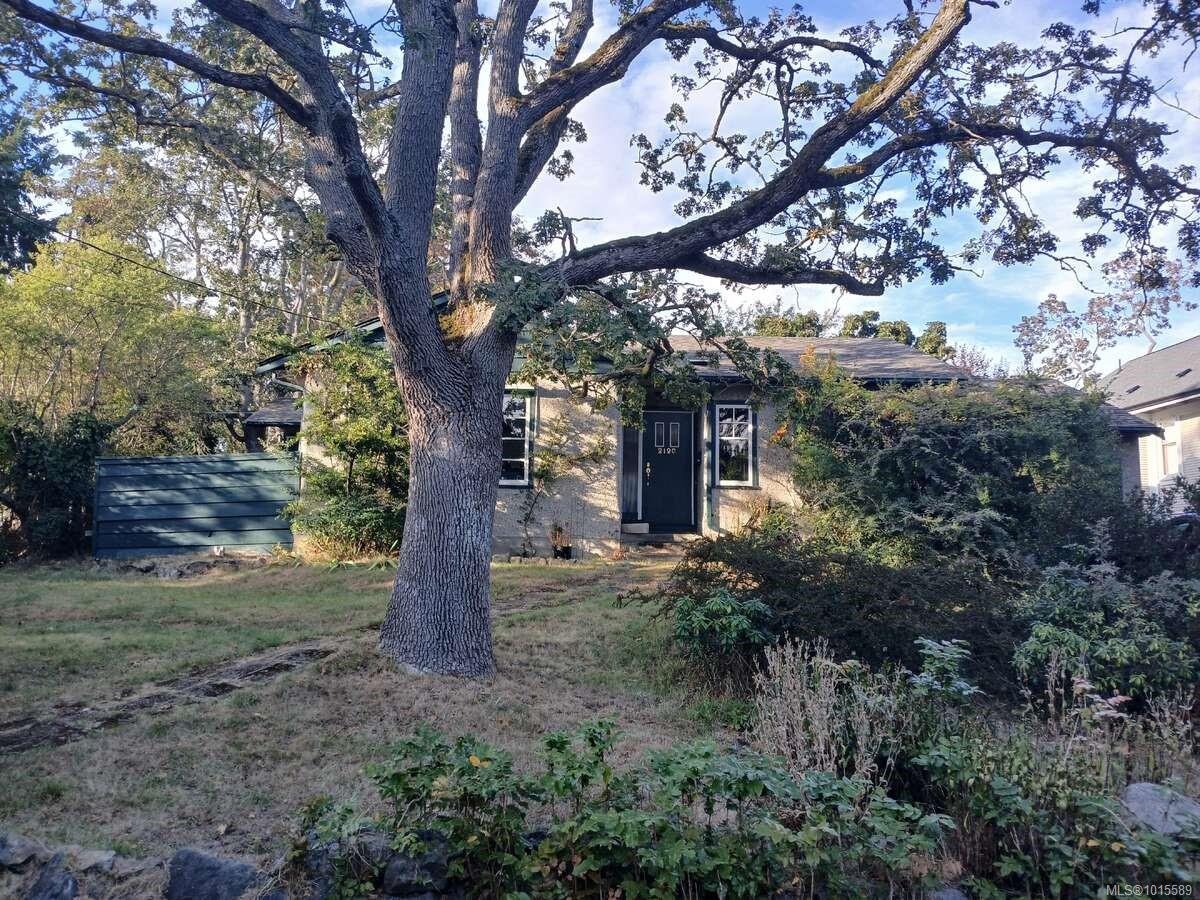 2120 Byron St, Oak Bay, BC V8R 1M1