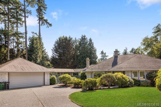 2693 Macdonald Dr E, Saanich, BC V8N 1Y1