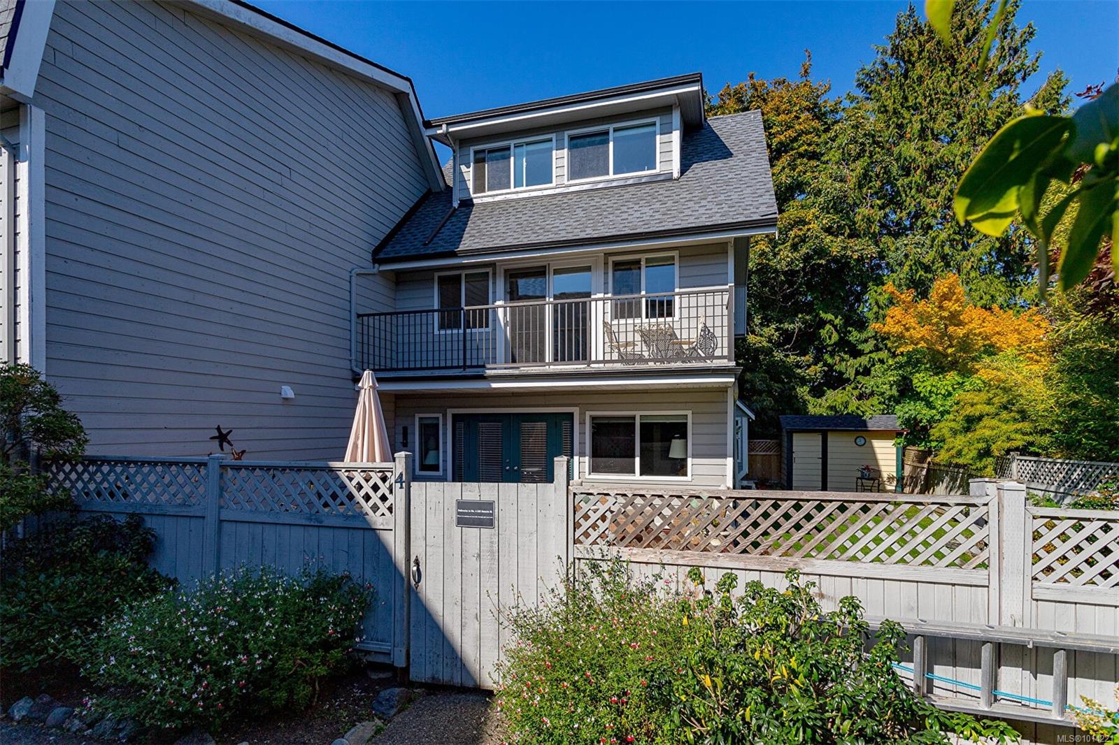 126 Ontario St Apt 4, Victoria, BC V8V 1M9