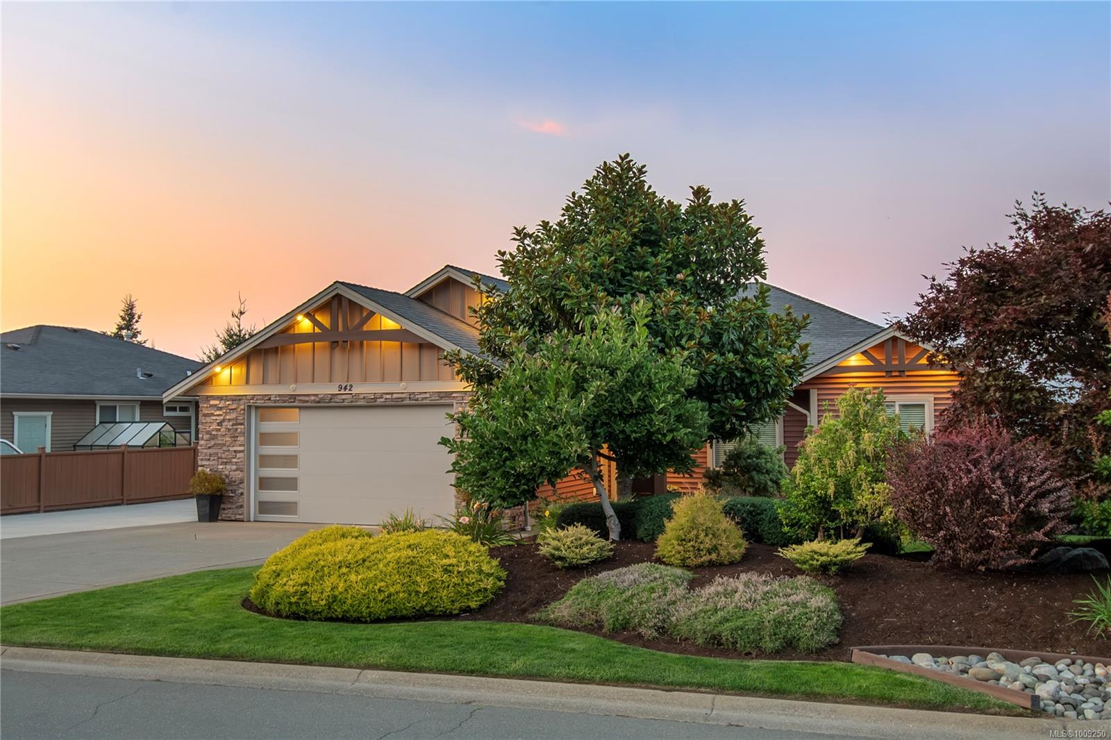 942 Timberline Dr, Campbell River, BC V9H 0A8