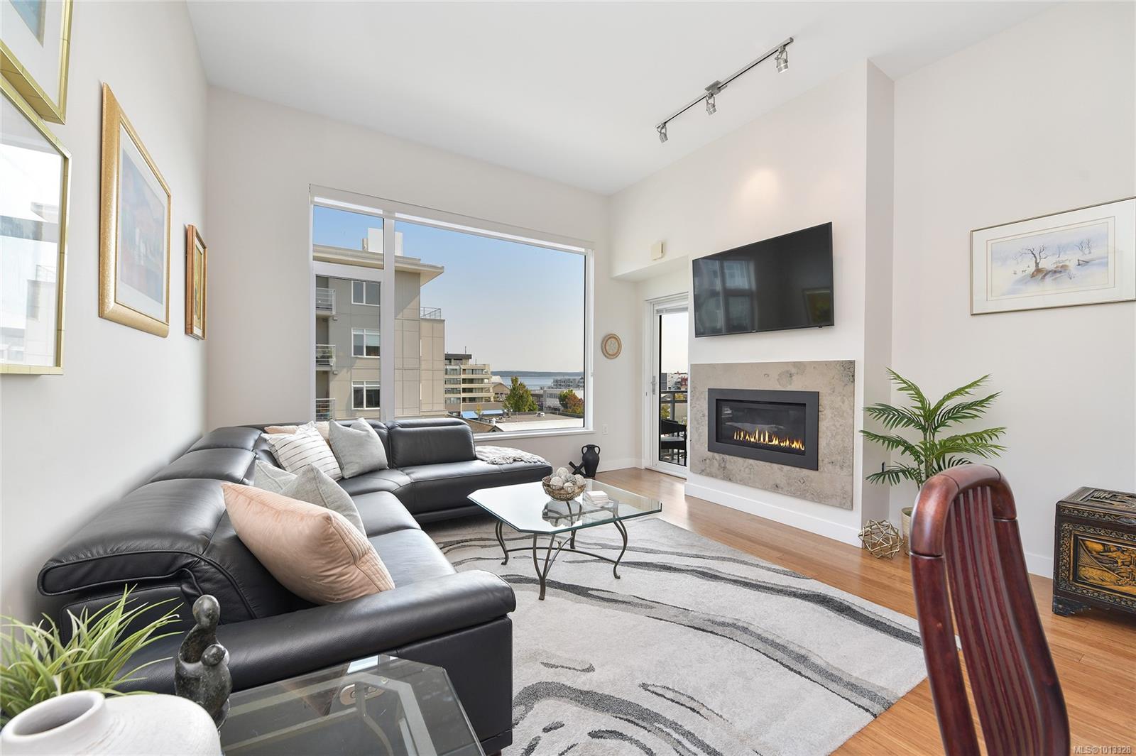 9818 Third St Apt 505, Sidney, BC V8L 1Y2