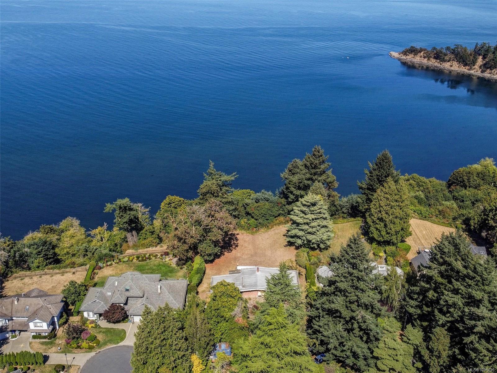 4598 Torquay Dr, Saanich, BC V8N 3L7