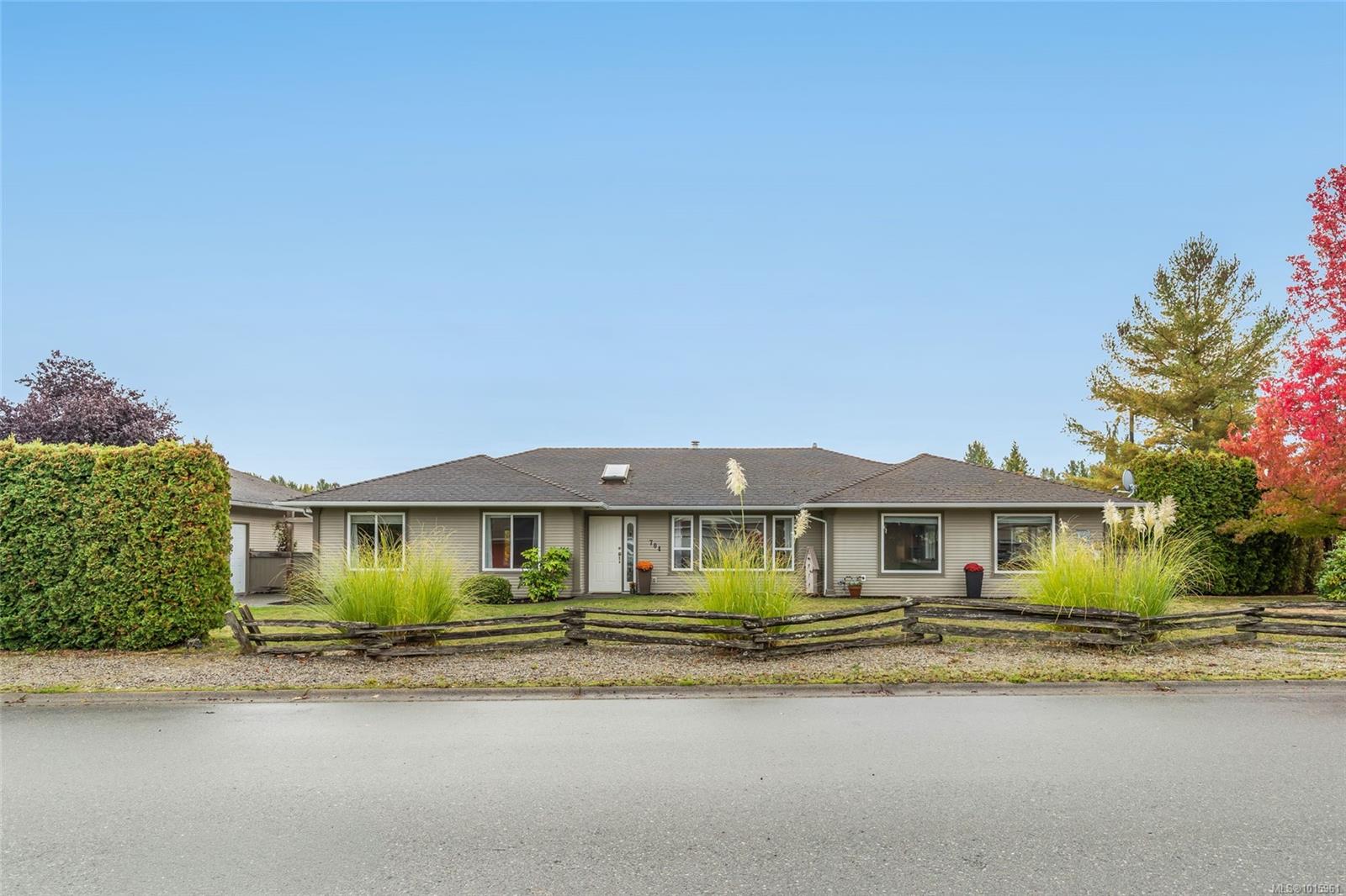 704 Foxtail Ave, Parksville, BC V9P 2S3