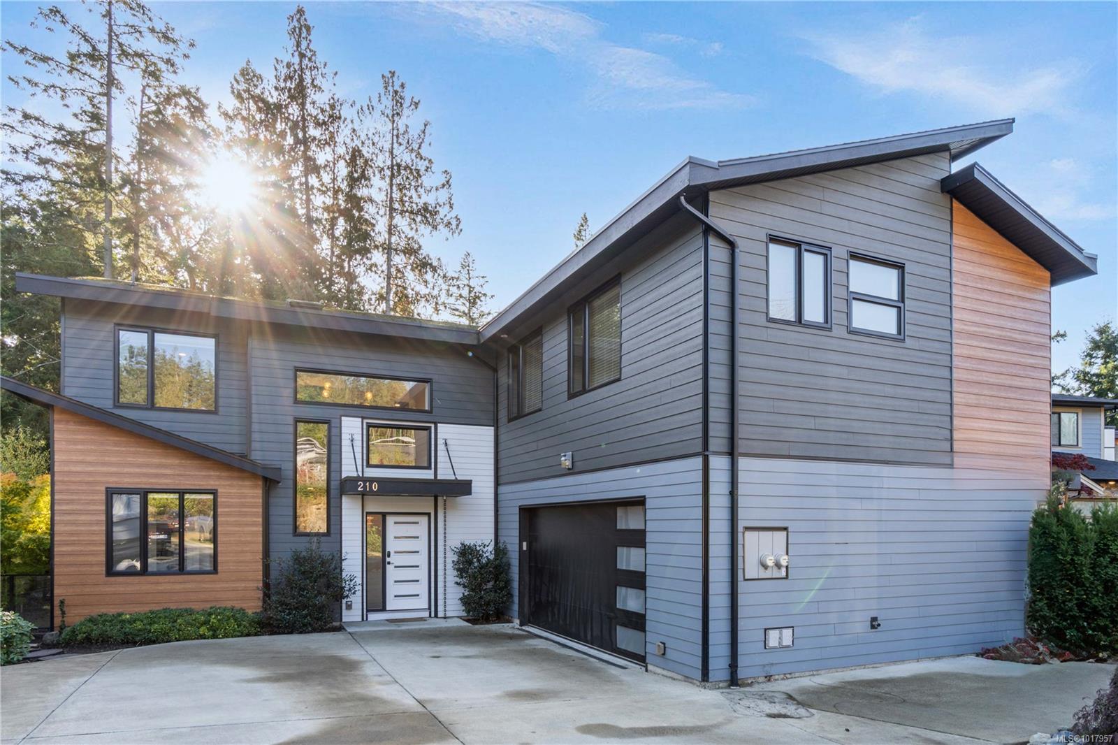 210 Crestline Ter, Nanaimo, BC V9T 0G9