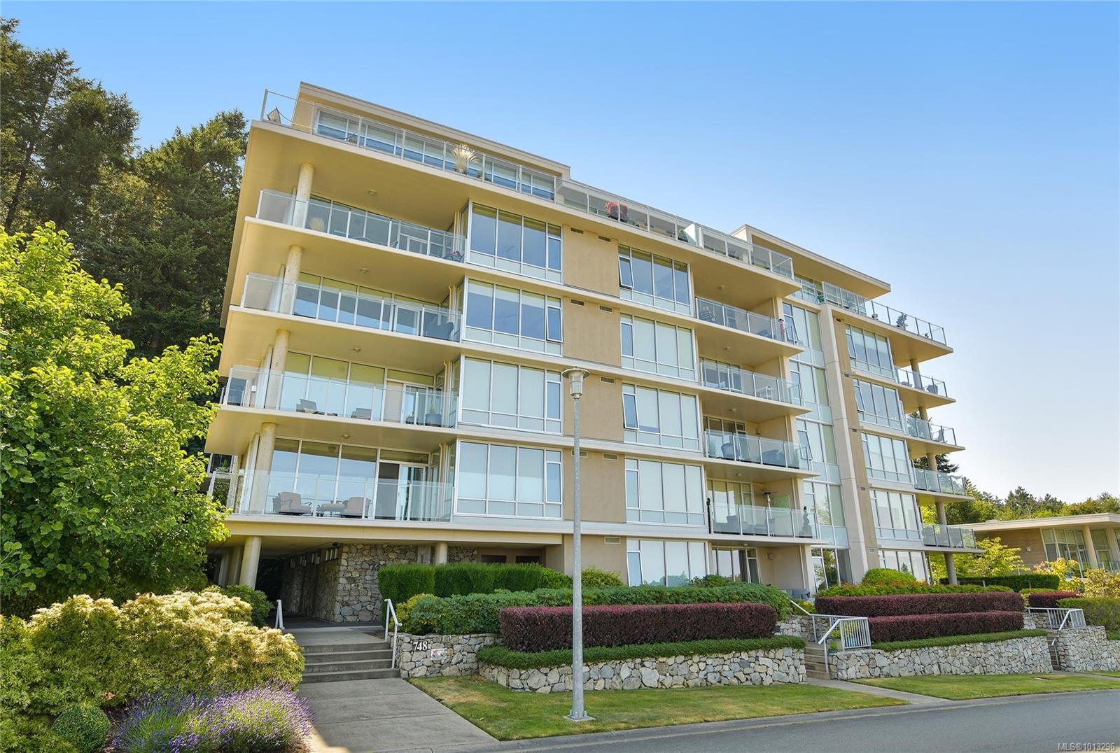 748 Sayward Hill Terr Apt 502, Saanich, BC V8Y 3K1