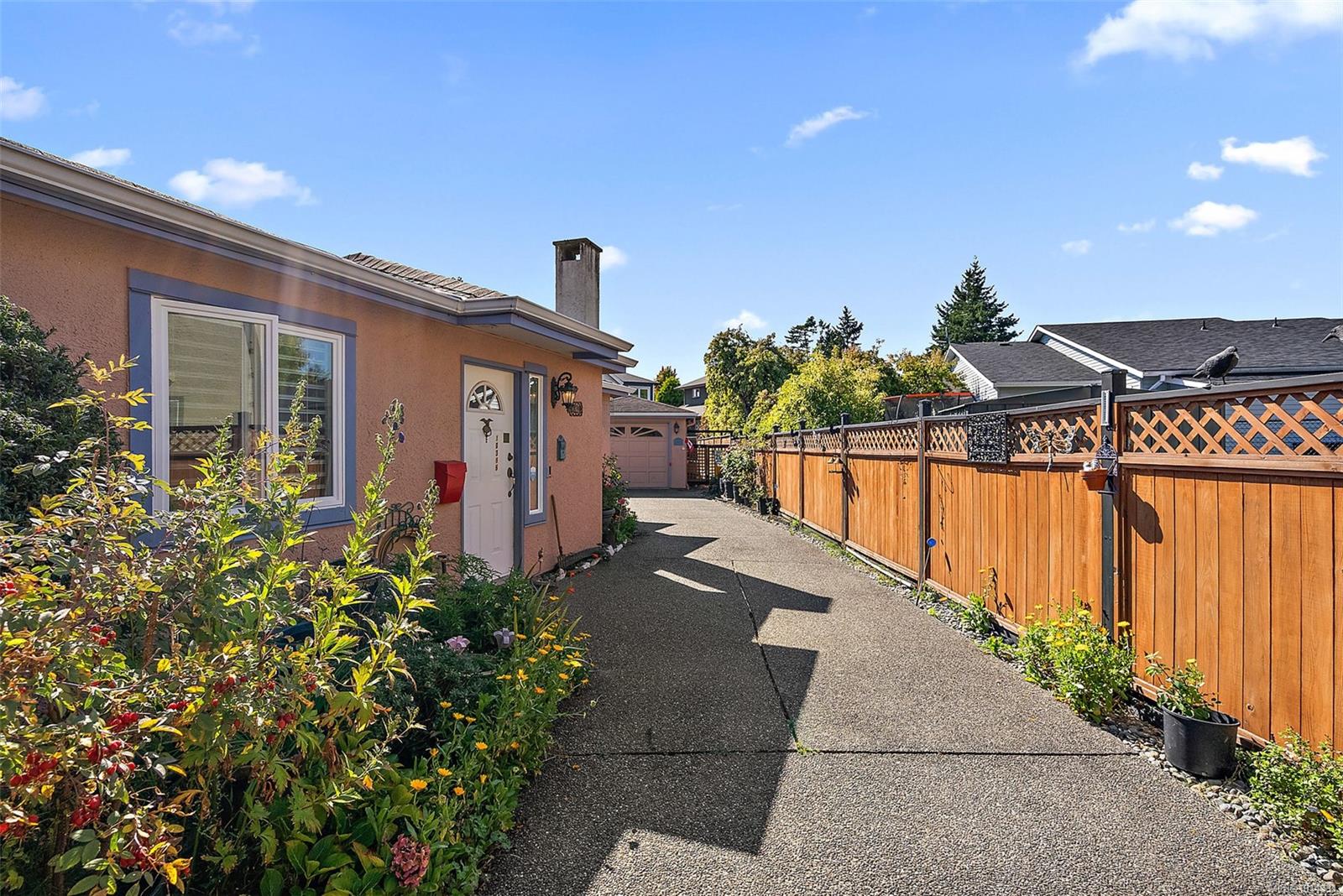 10386 Resthaven Dr, Sidney, BC V8L 3H3