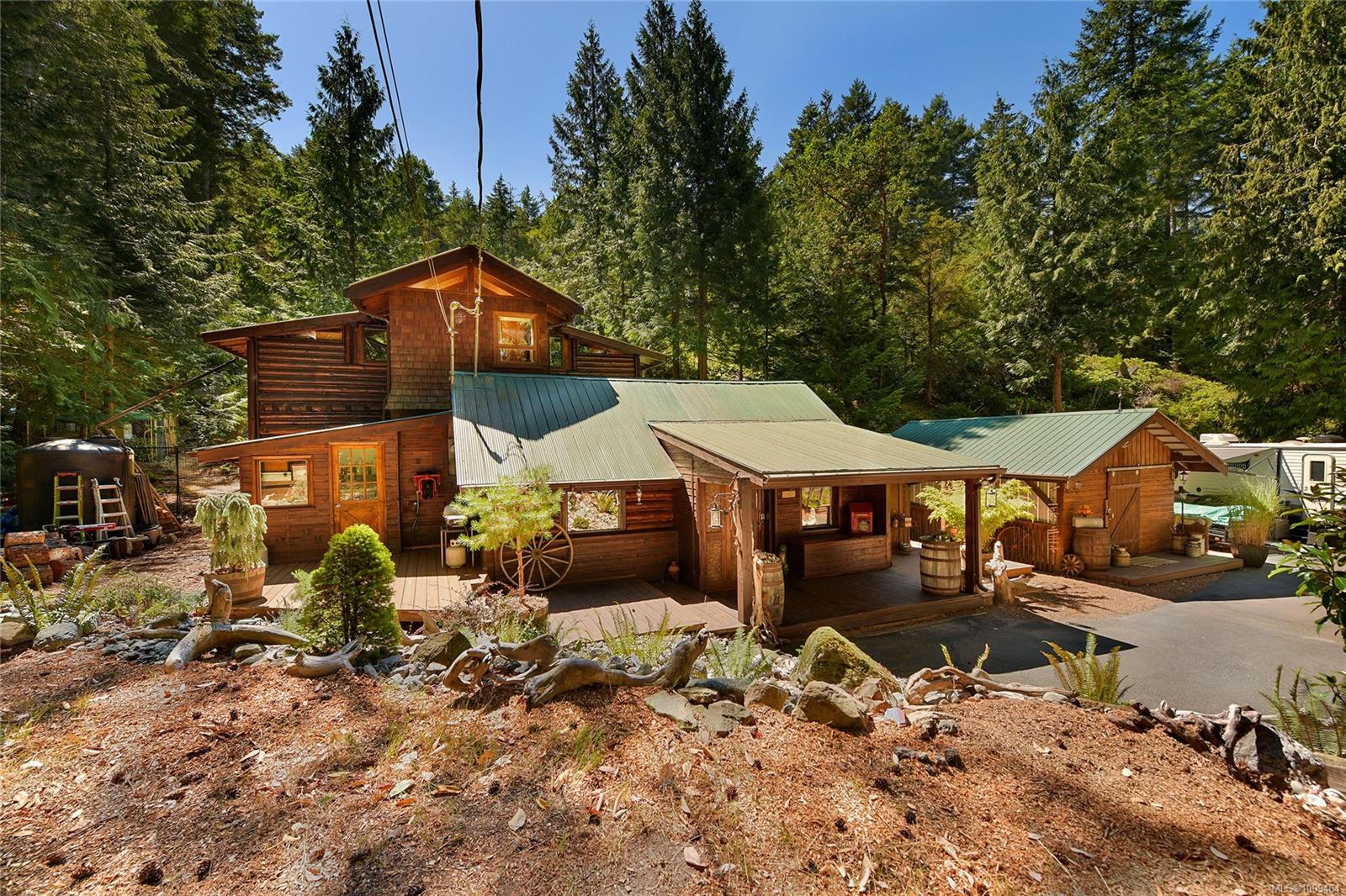 604 Waugh Rd, Mayne Island, BC V0N 2J1