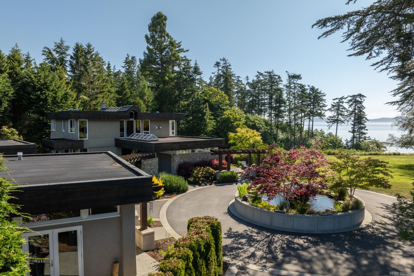 5605 Parker Ave, Saanich, BC V8Y 2N2