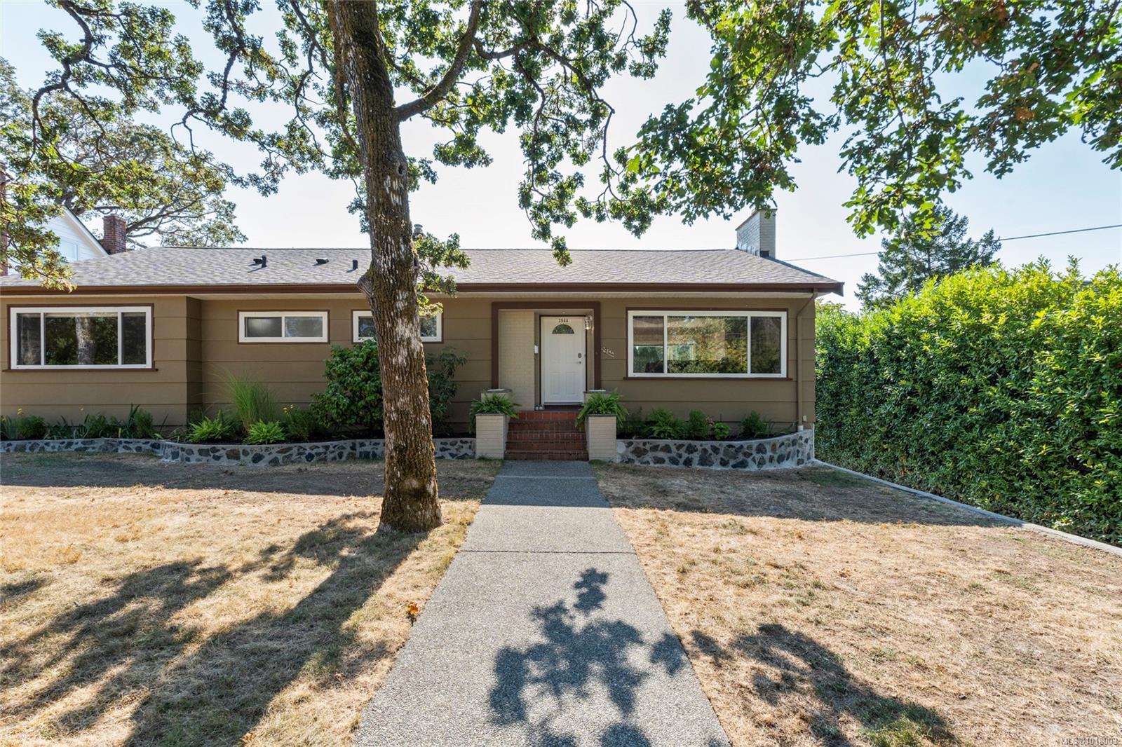 3944 Cedar Hill Cross Rd, Saanich, BC V8P 2N6