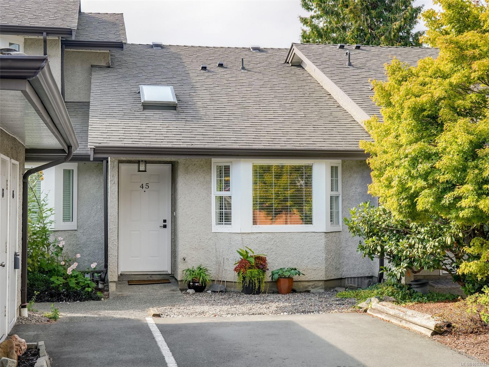 2070 Amelia Ave Apt 45, Sidney, BC V8L 4X6