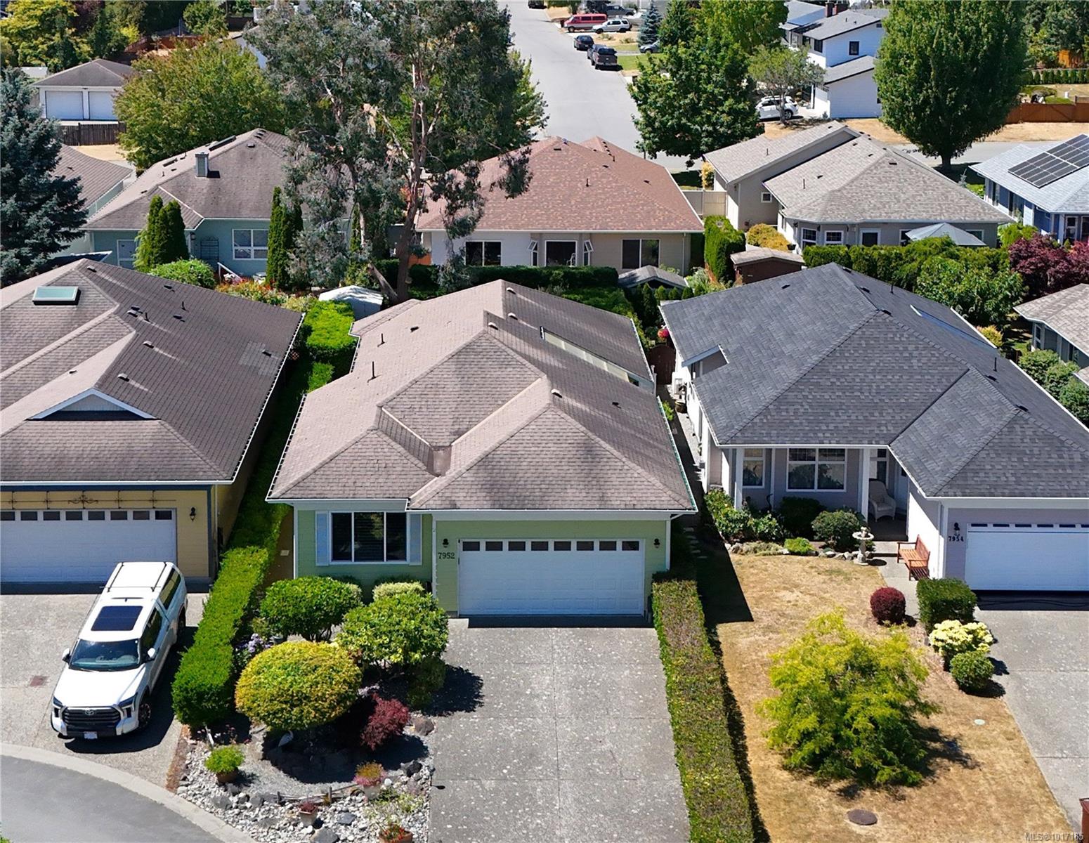7952 Polo Park Cres, Central Saanich, BC V8M 2J4