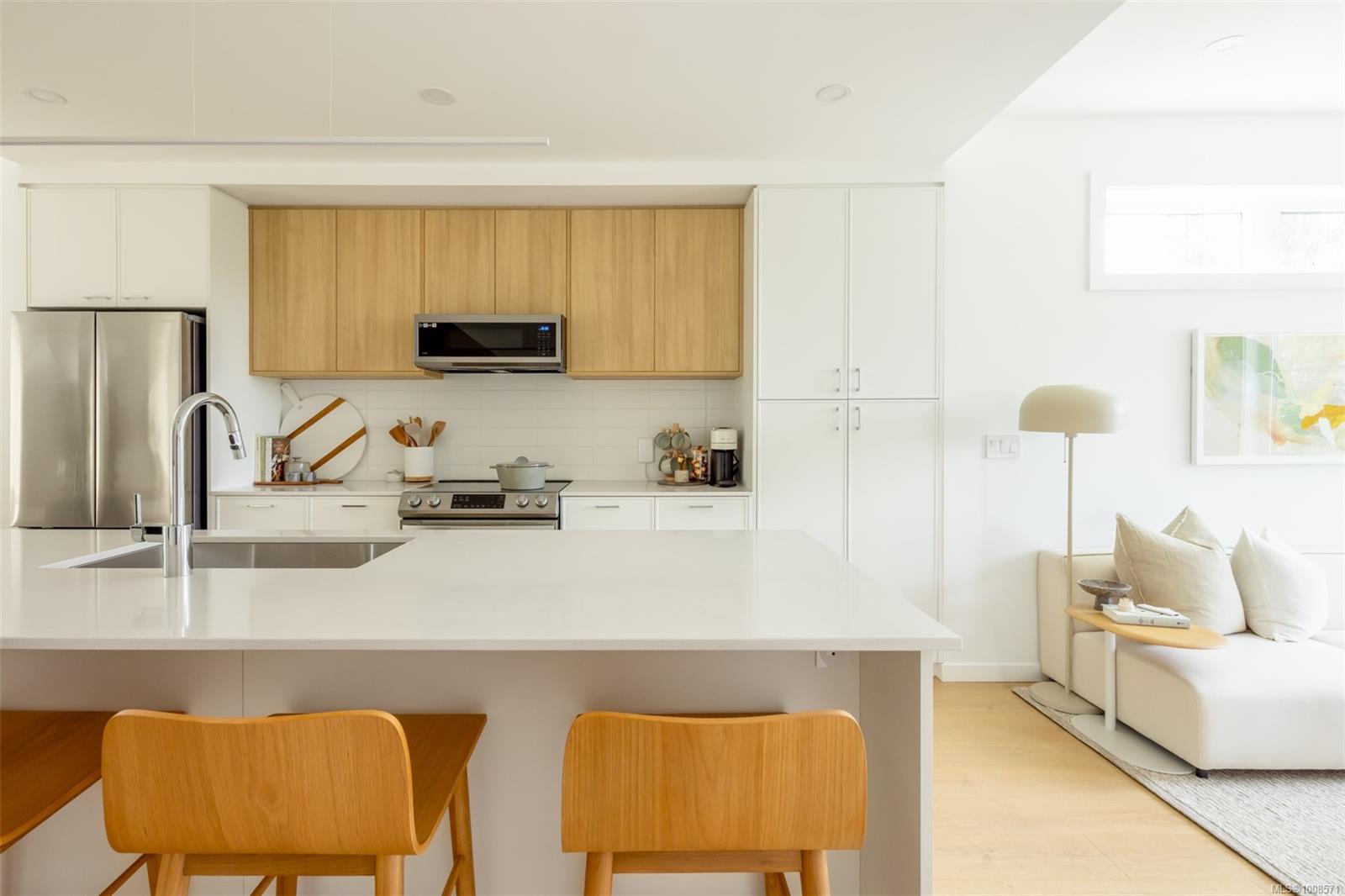 3450 Whittier Ave, Saanich, BC V8Z 3R2