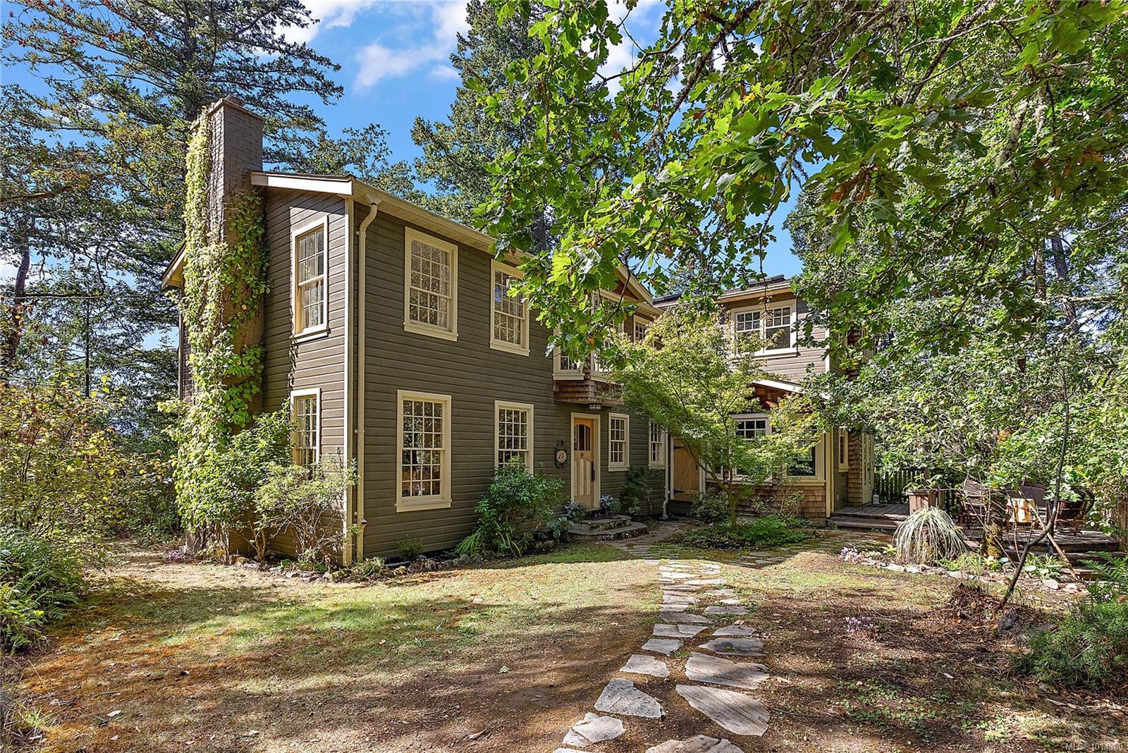 800 Bardsey Ln, Central Saanich, BC V8M 1S4
