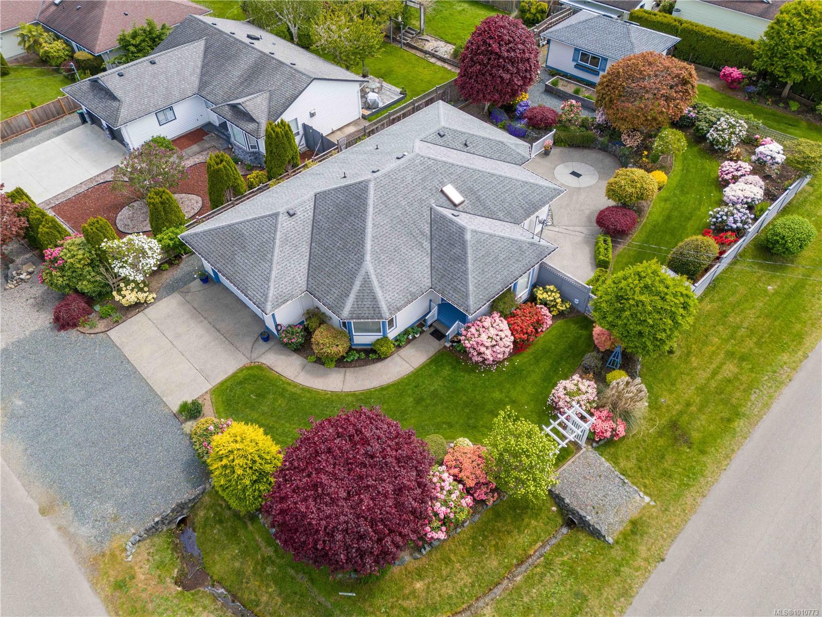 785 Nicolls Dr, Parksville, BC V9P 1W9